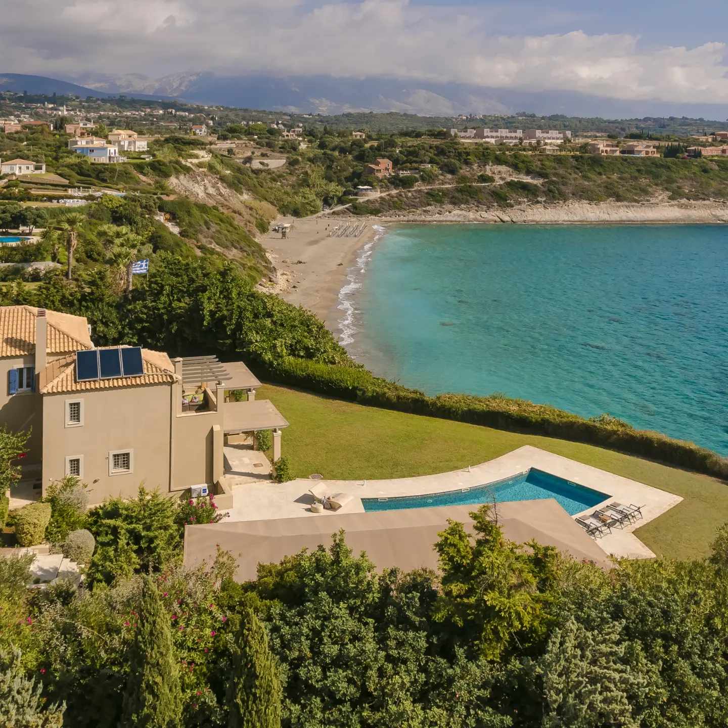 Villa Lysias Kaminakia Livathos: Luxury 4-Bedroom Apartment with Pool and Seaviews, Livathos