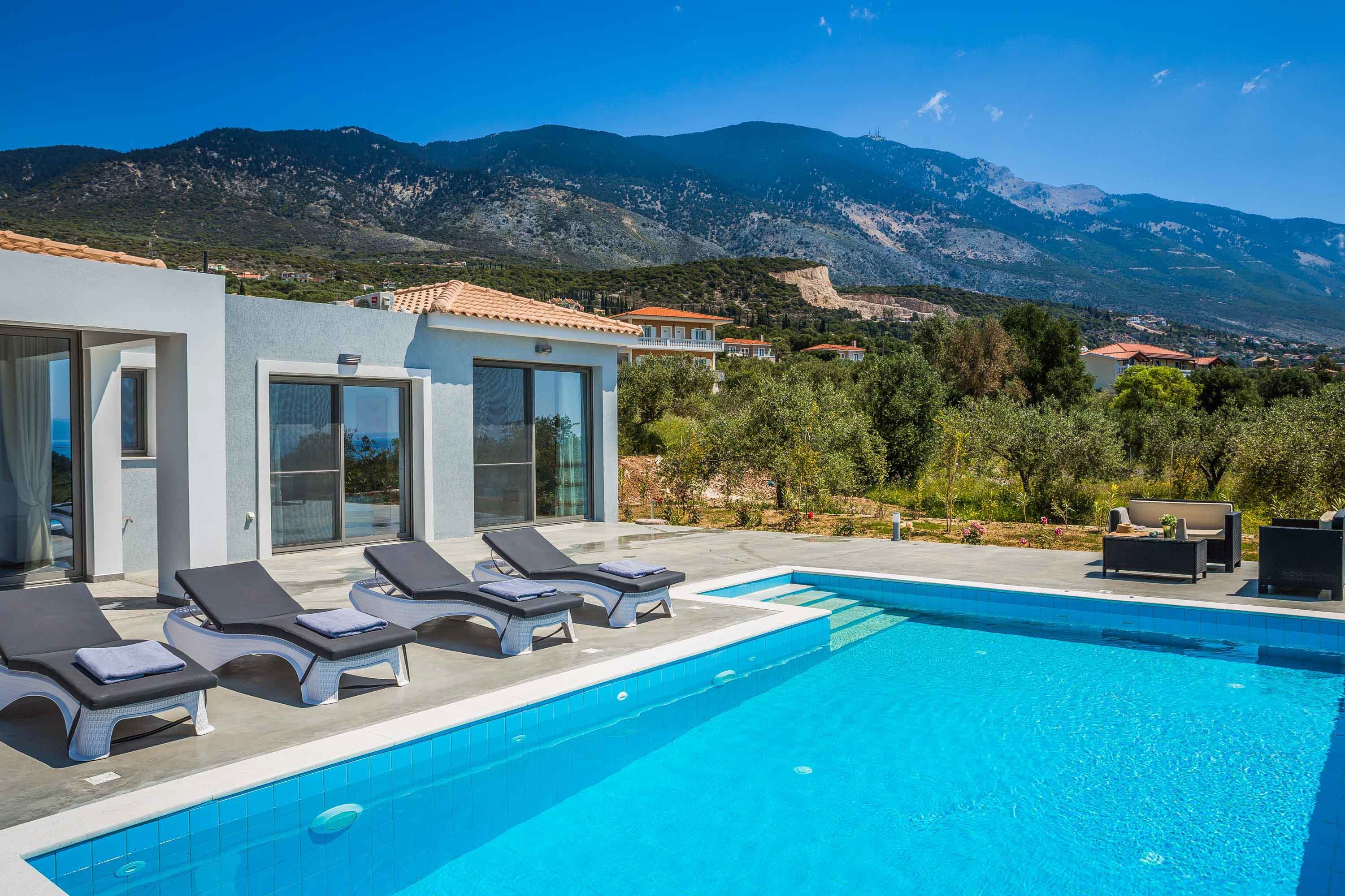 Villa Ostria Mnimata Livathos: Charming 2-Bedroom Apartment with Seaview and Pool, Livathos