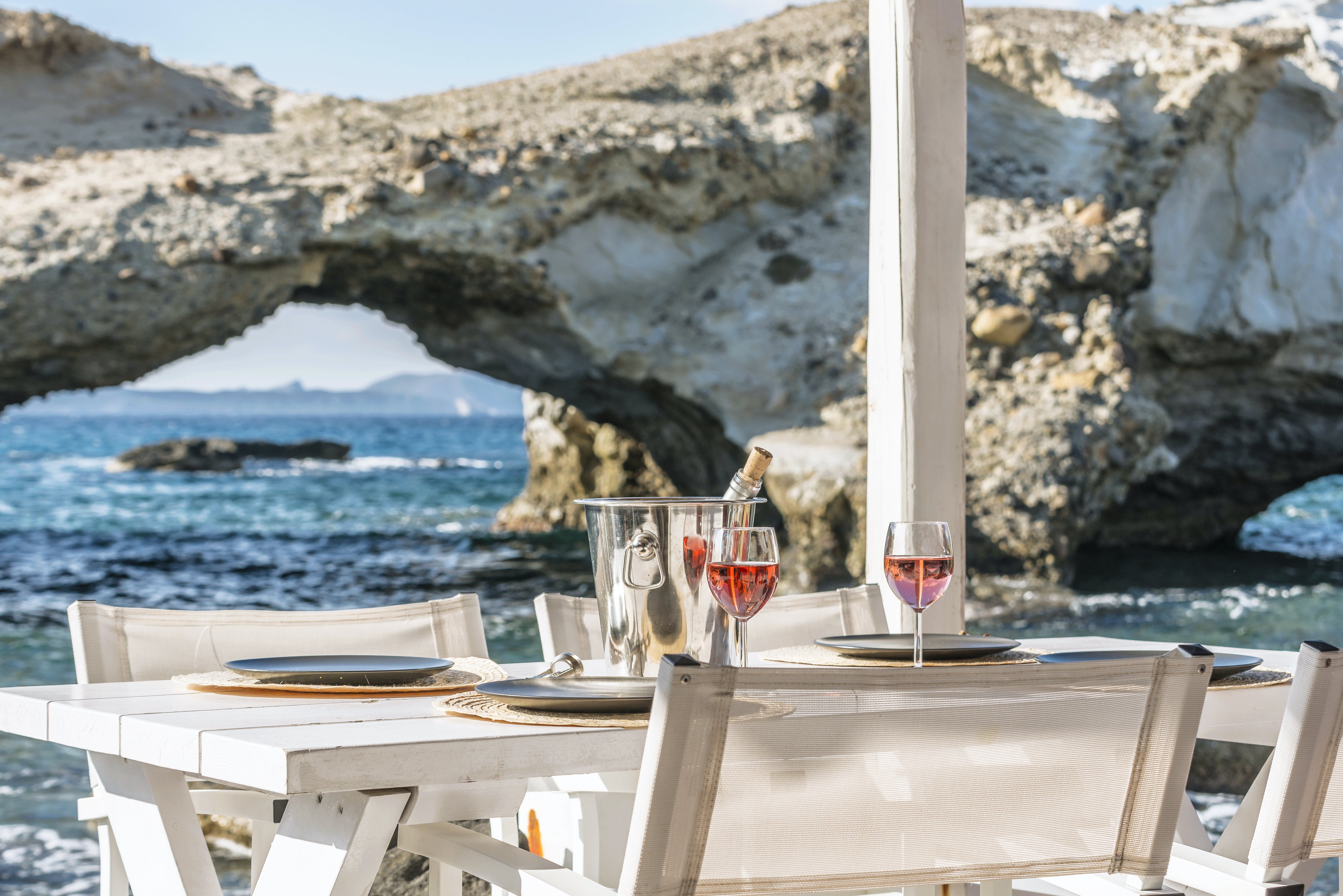 Villa Lefkos Mandrakia Milos: Luxury 2-Bedroom Beachfront Apartment with Seaviews, Milos