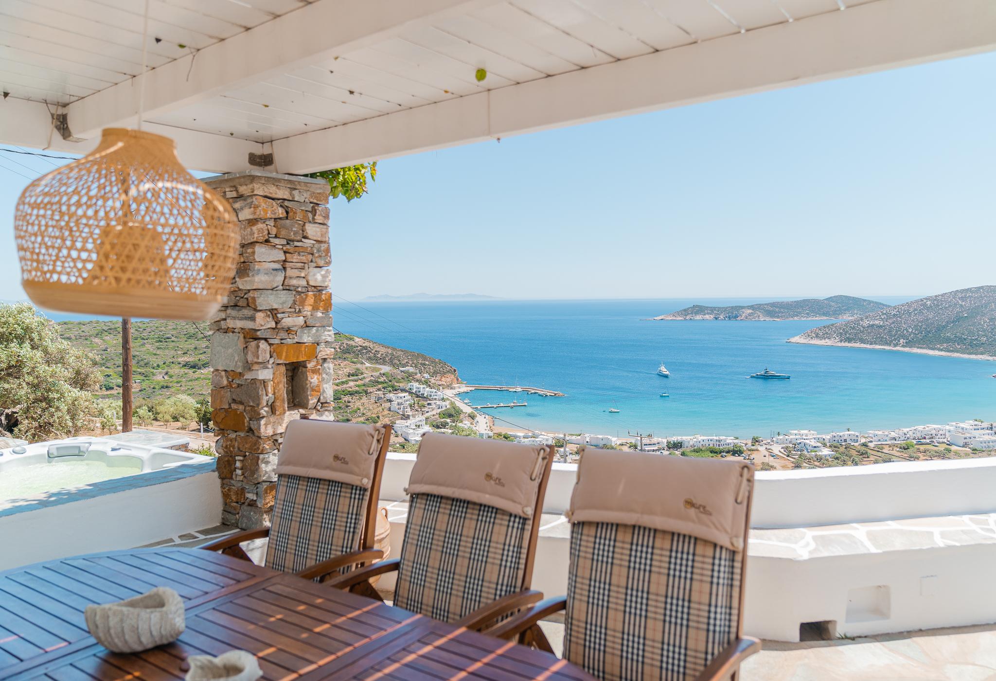 Villa Ostria Apollonia Sifnos: Charming 2-Bedroom Apartment with Seaview and Hot Tub, Sifnos
