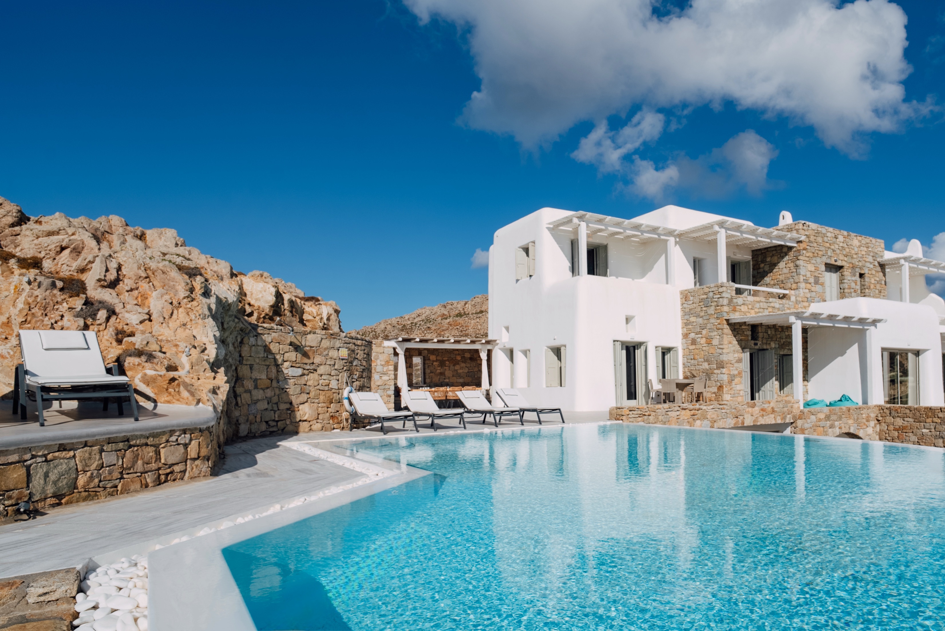 Villa Chrysos Armenistis Faros Armenistis: Luxury 6-Bedroom Villa with Infinity Pool and Sea Views, Faros Armenistis