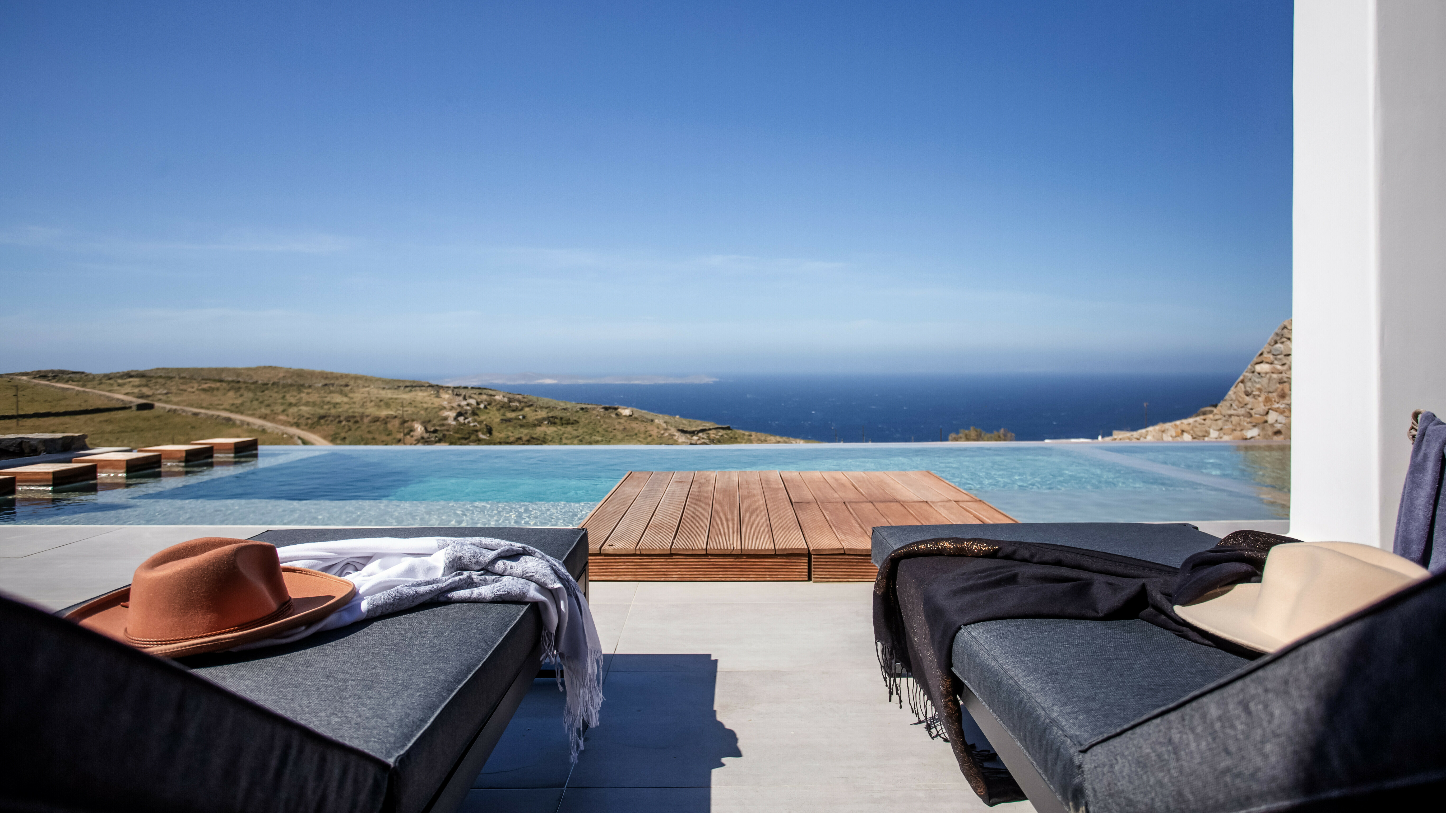 Villa Lysias Agios Sostis Faros Armenistis: Luxury 6-Bedroom Villa with Pool and Sea Views, Mykonos
