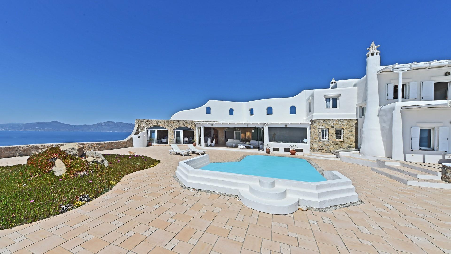 Villa Lefkos Keras Faros Armenistis: Spacious 7-Bedroom Apartment with Stunning Seaviews, Mykonos