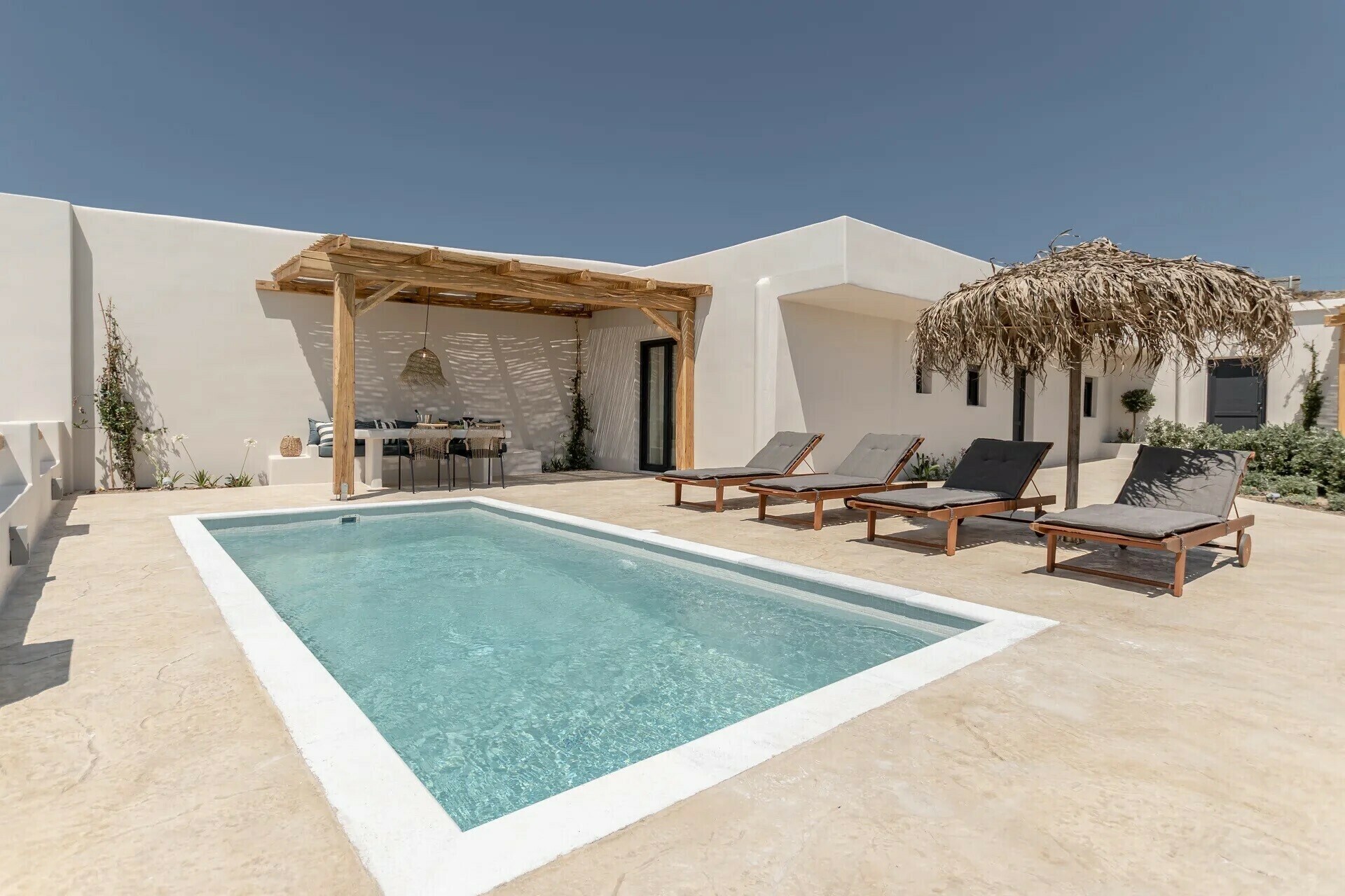 Villa Scirocco Apiranthos Naxos: Luxury 2-Bedroom Villa with Private Pool and Air-Con, Naxos