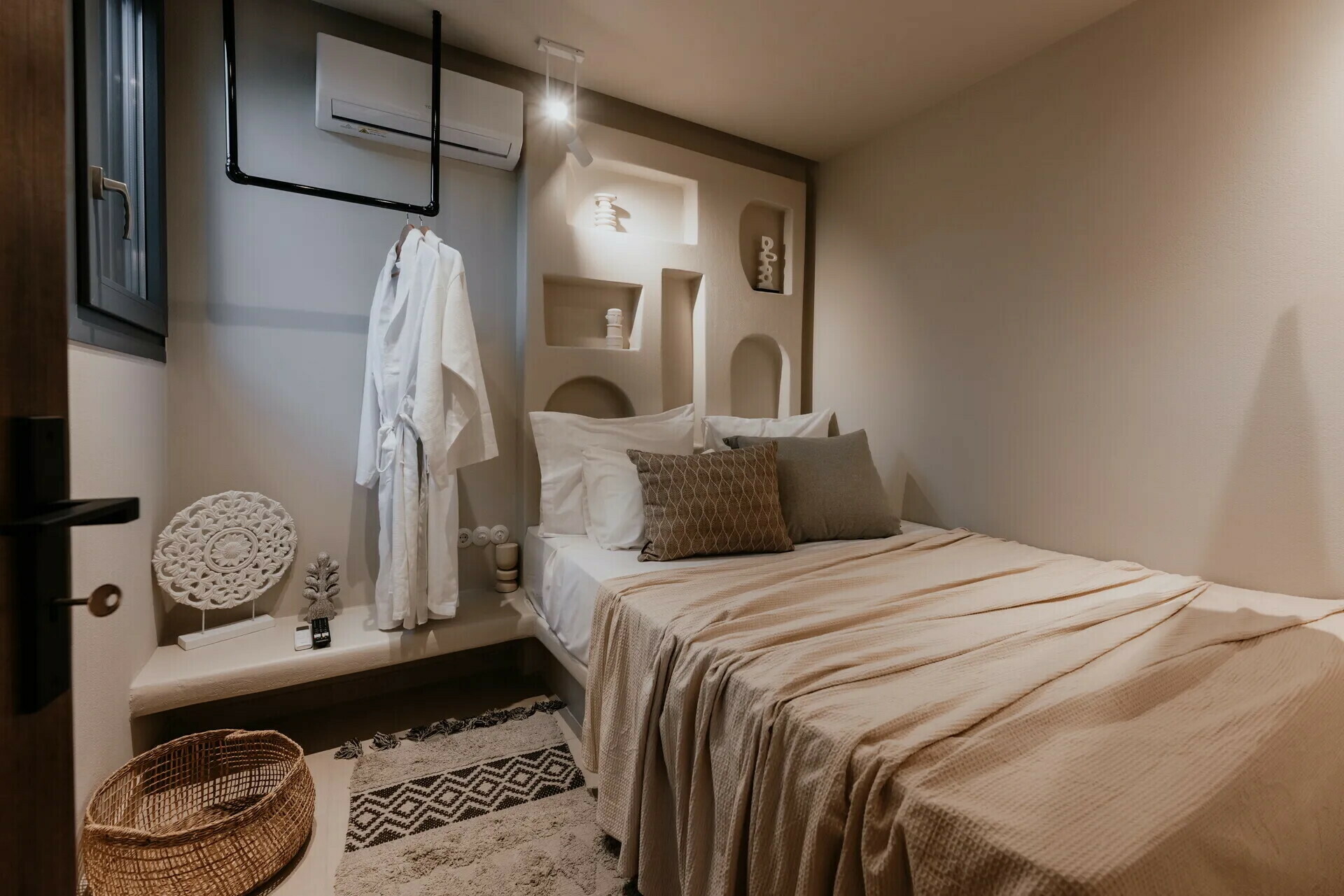 Villa Lefki Apeiranthos Naxos: Luxury 4-Bedroom Villa with Seaview and Pool, Naxos