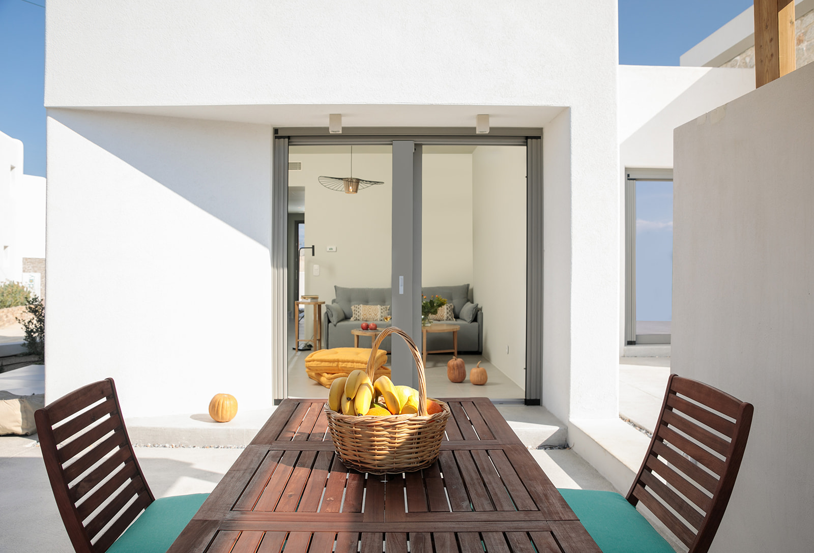 Villa Chrysos Apeiranthos Naxos: Spacious 3-Bedroom Apartment with Pool and Sea Views, Naxos
