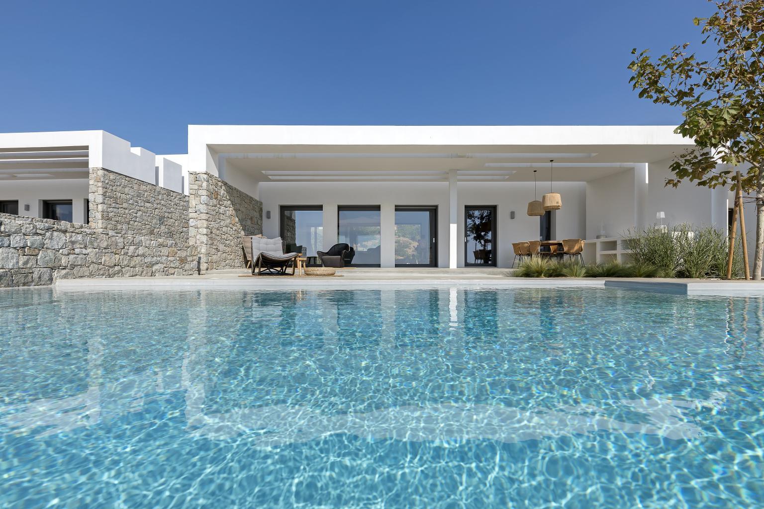 Villa Auge Agios Georgios Naxos: Luxury 5-Bedroom Apartment with Seaview and Pool, Naxos