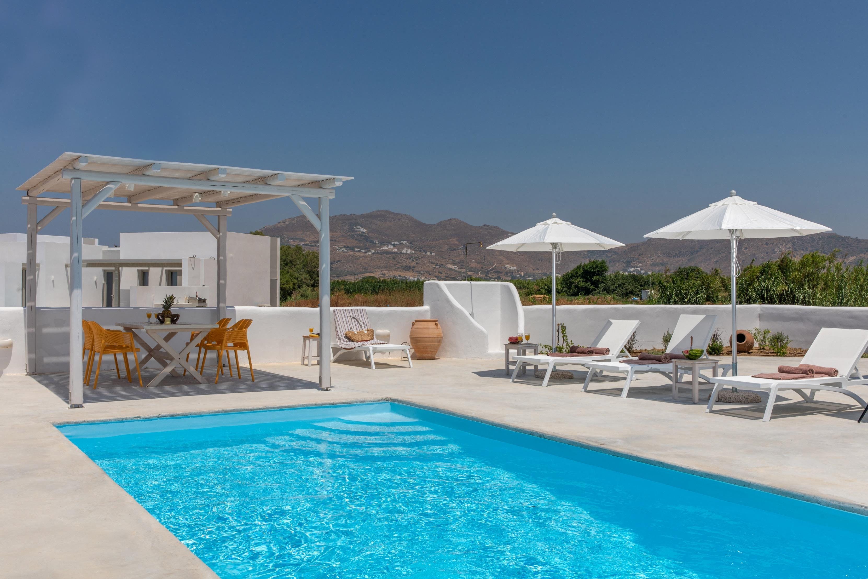 Villa Zephyros Apollonas Naxos: 3-Bedroom Luxury Villa with Seaview and Pool, Naxos