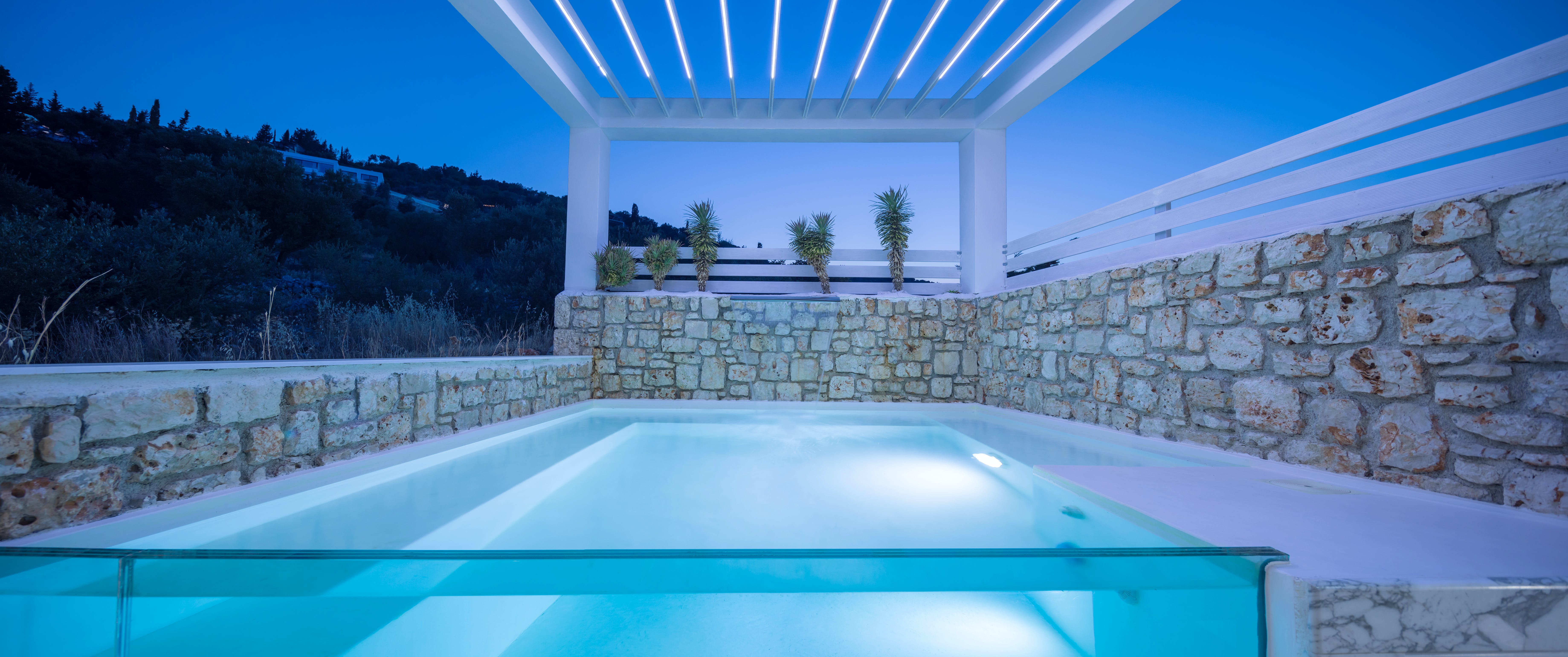Villa Ostria Karavi Agios Nikolaos: Romantic Villa with Sea Views and Plunge Pool, Agios Nikolaos
