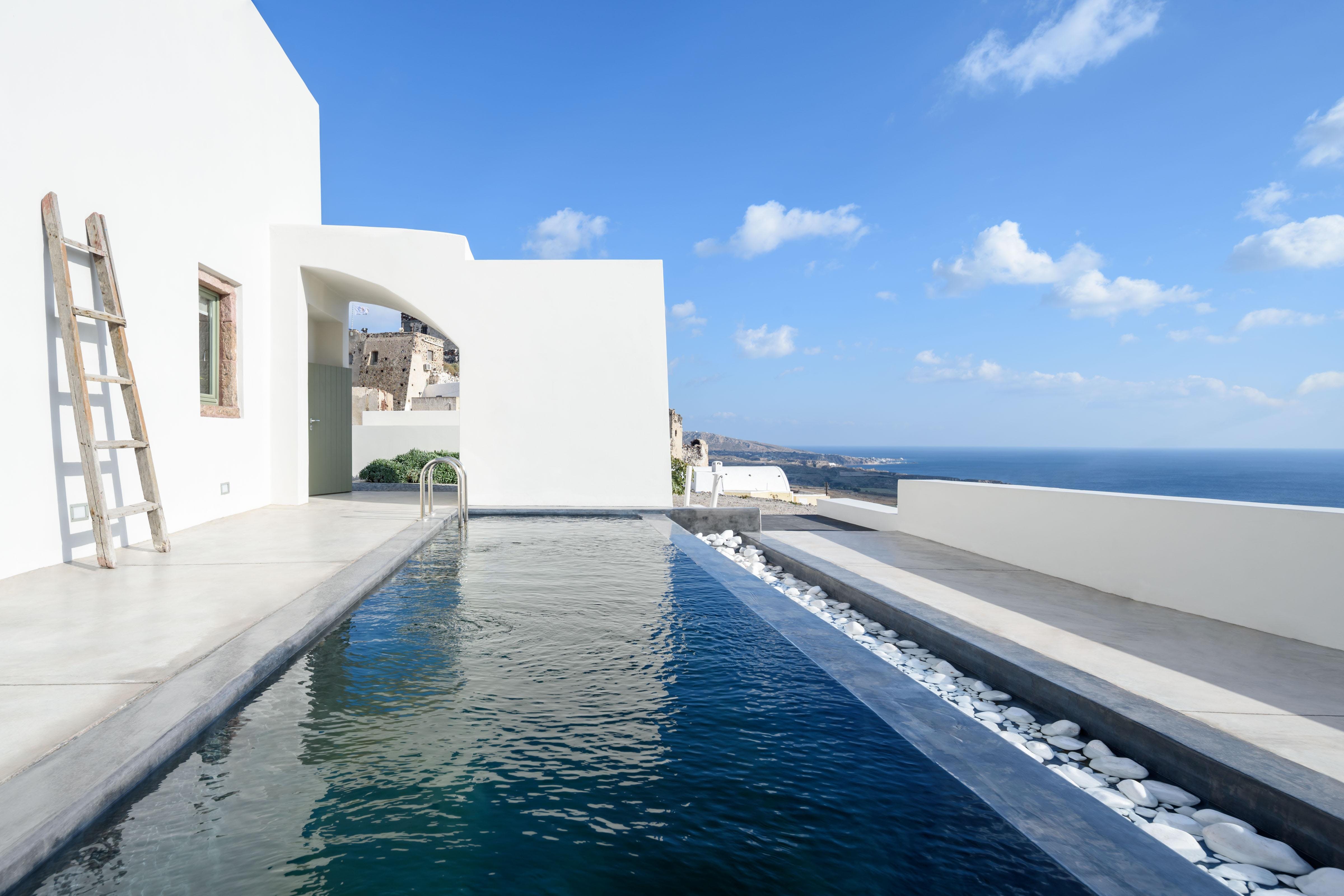 Villa Ostria Vourvoulos Santorini: Stylish 3-Bedroom Apartment with Seaview and Pool, Santorini