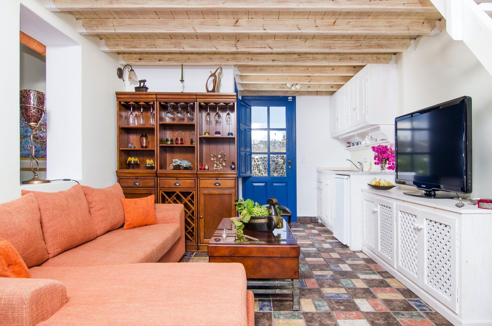 Villa Ostria Akrotiri Santorini: Luxury 3-Bedroom Apartment with Seaview and Pool, Santorini