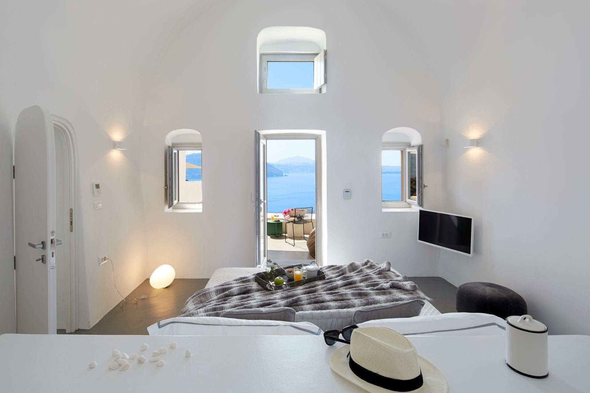 Villa Boreas Vlychada Santorini: Elegant 3-Bedroom Apartment with Seaview and Hot Tub, Santorini
