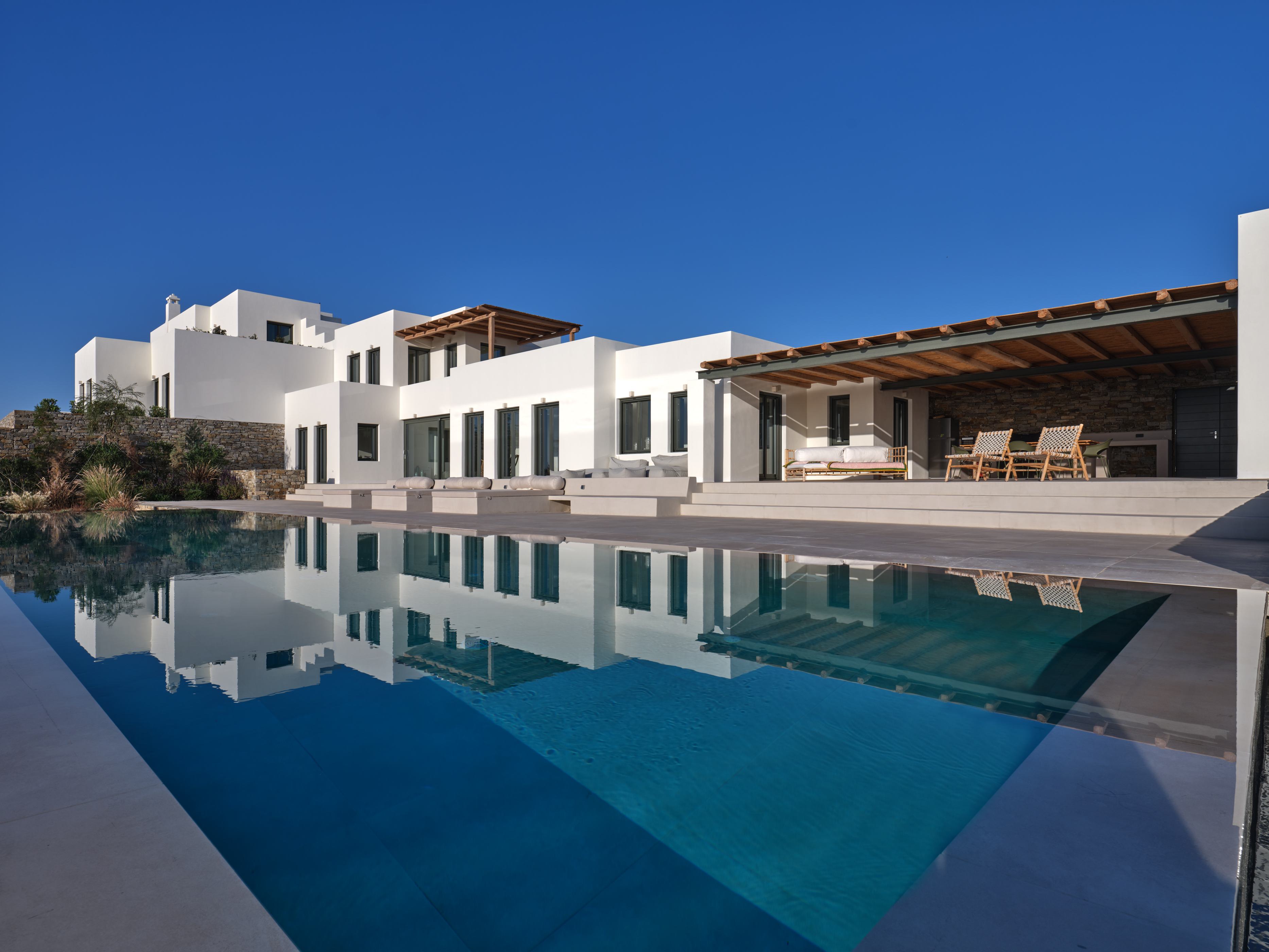 Villa Lysias Logaras Paros: Stunning 6-Bedroom Luxury Villa with Infinity Pool, Paros