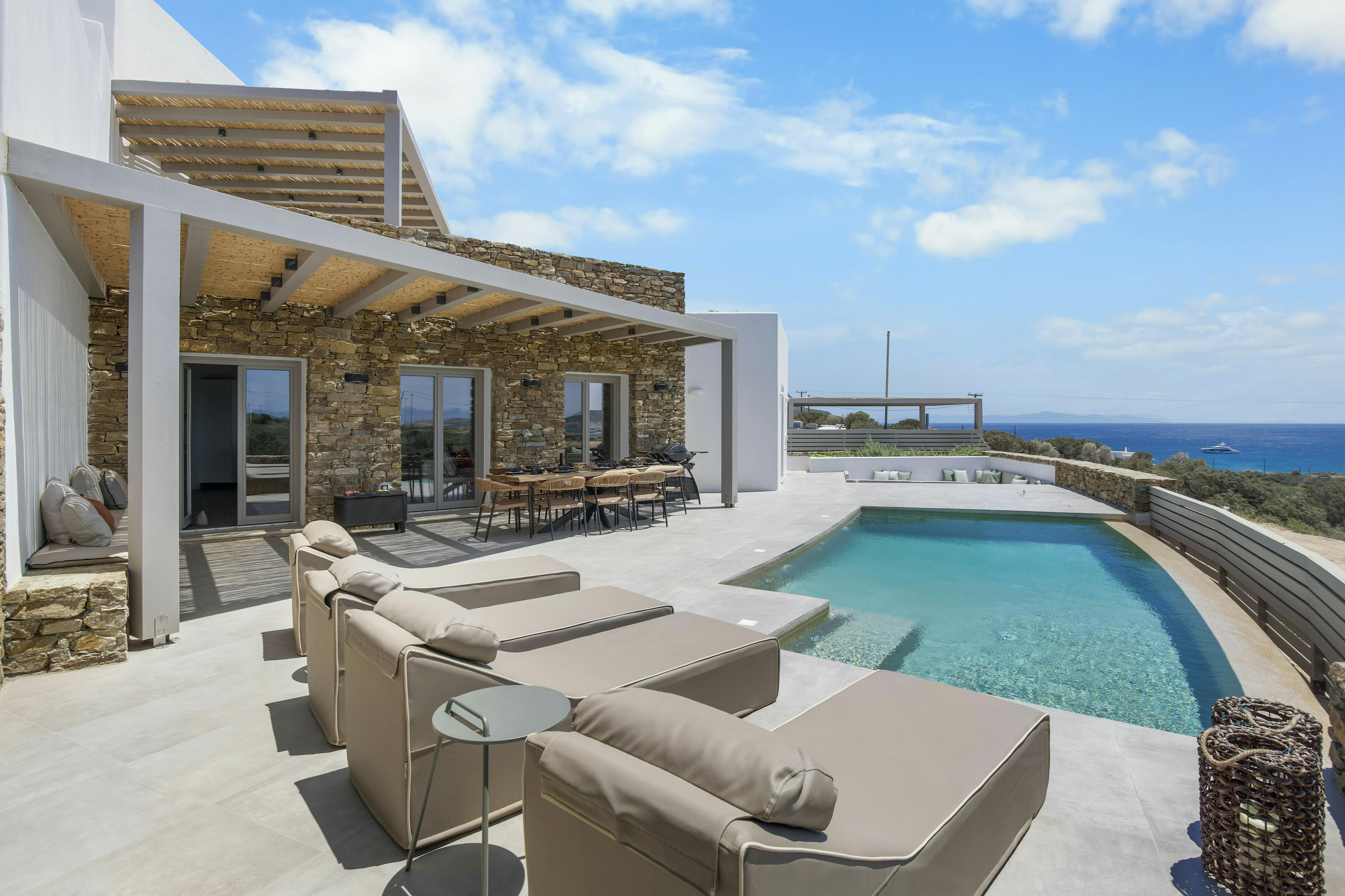 Villa Kyanos Marmaro Paros: Luxury 4-Bedroom Villa with Seaview and Pool, Paros
