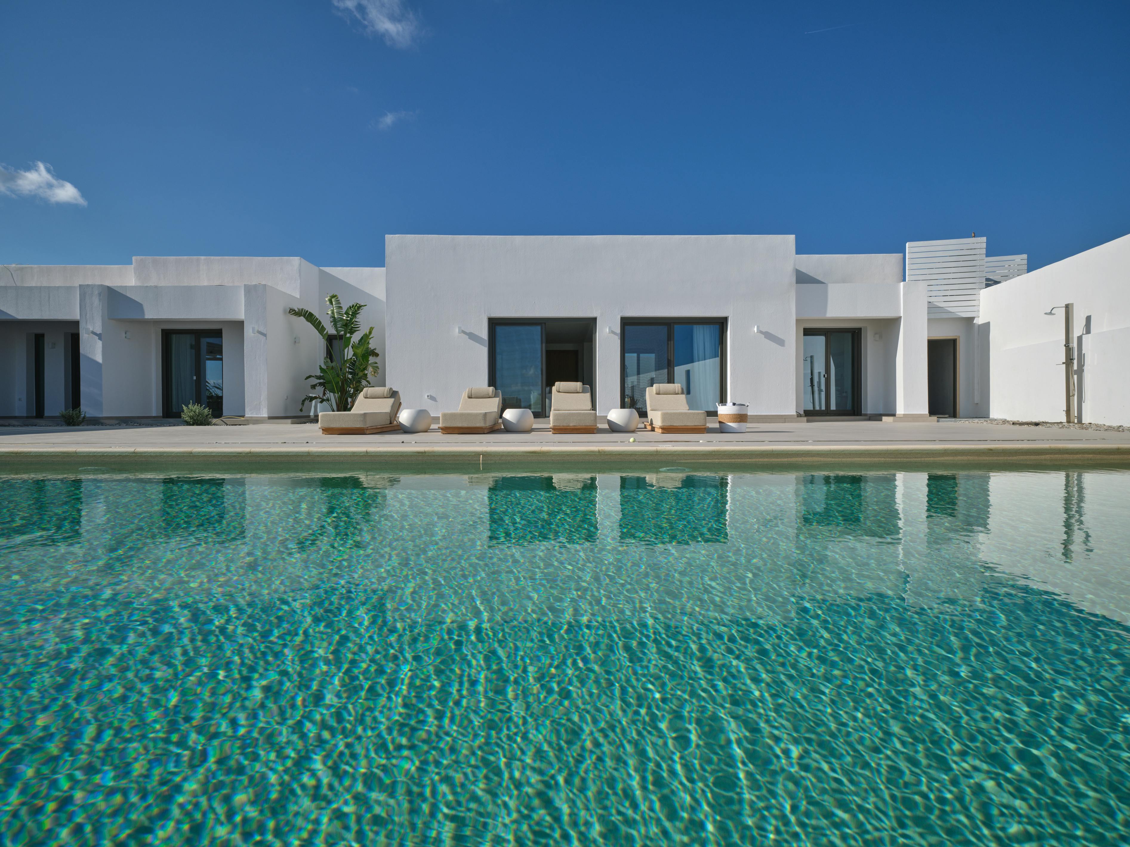 Villa Lysias Kolymbithres Paros: Luxury 4-Bedroom Villa with Sea View and Pool, Paros