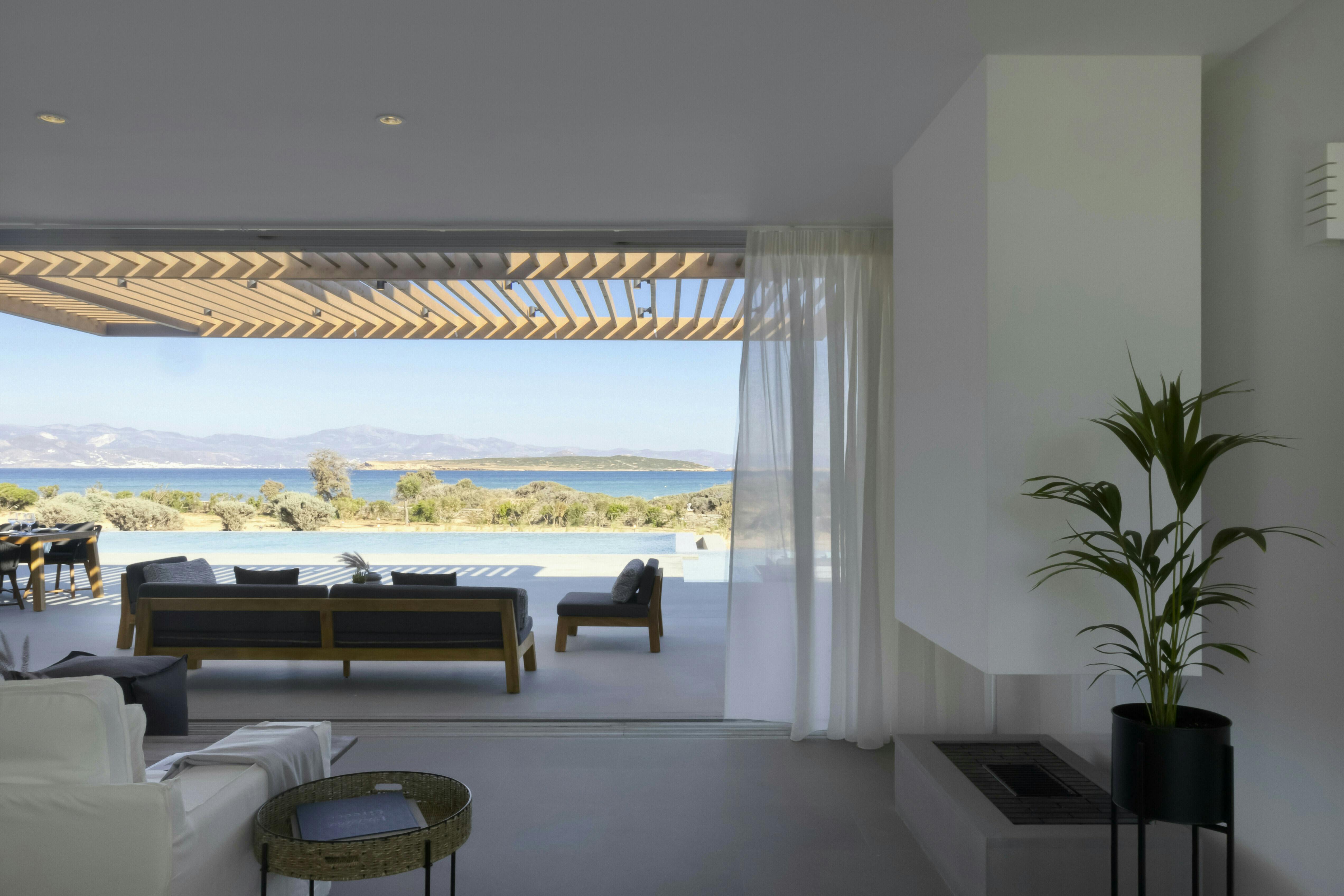 Villa Lysias Pounda Paros: Luxury 4-Bedroom Villa with Sea Views and Pool, Paros