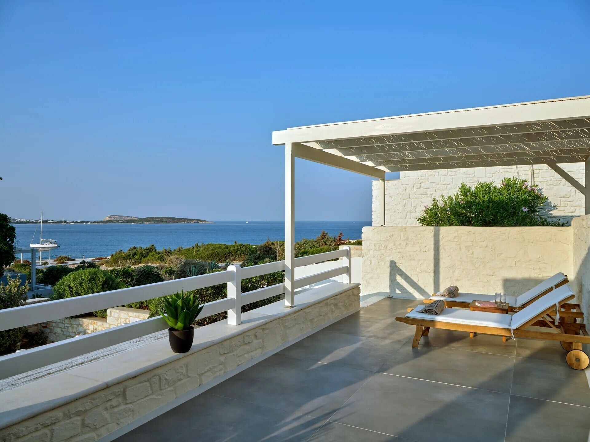 Villa Lysias Parikia Paros: Luxury 5-Bedroom Villa with Sea Views and Pool, Paros