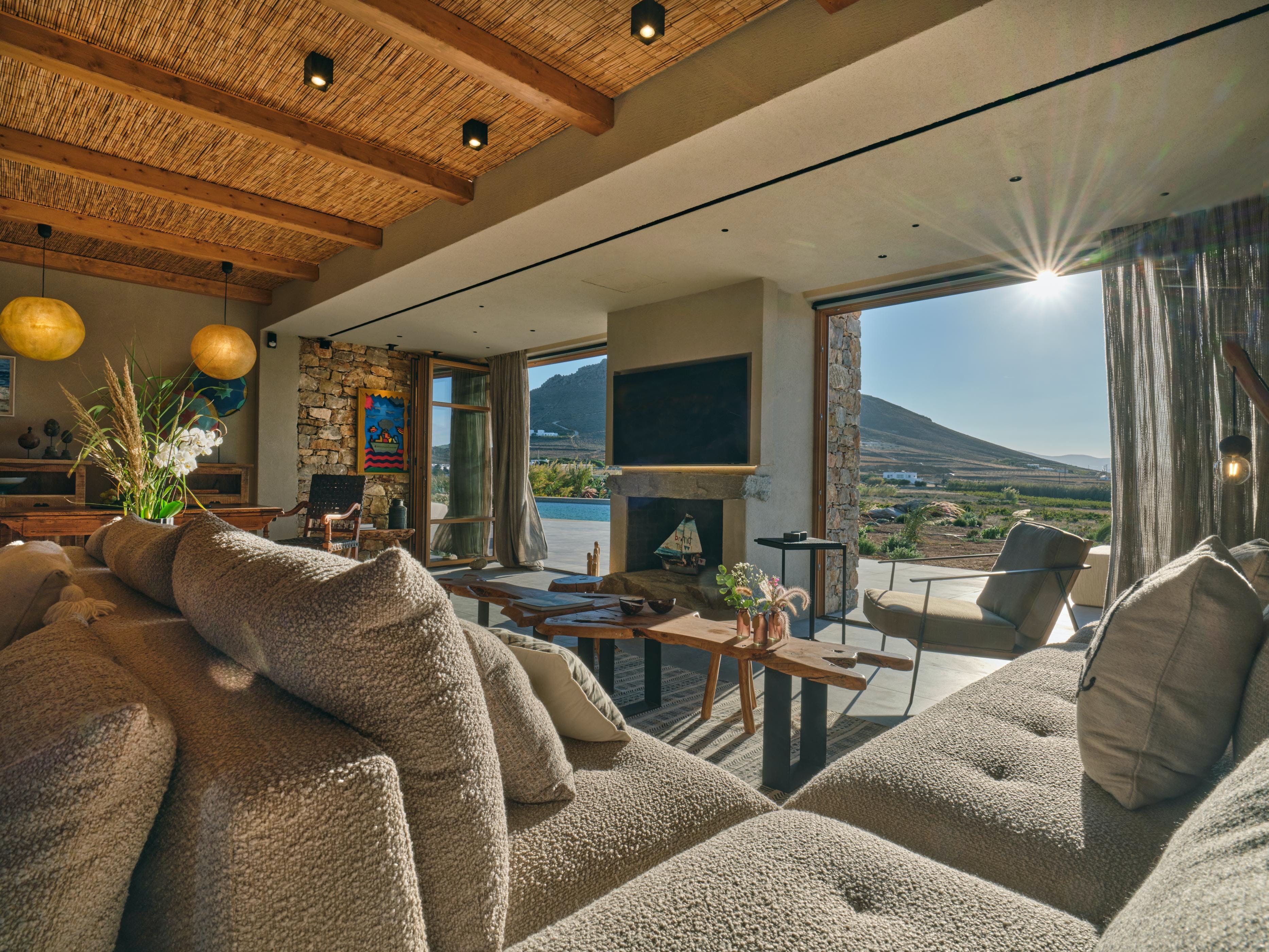 Villa Boreas Pounda Paros: Spacious 6-Bedroom Luxury Apartment with Seaviews and Pool, Paros
