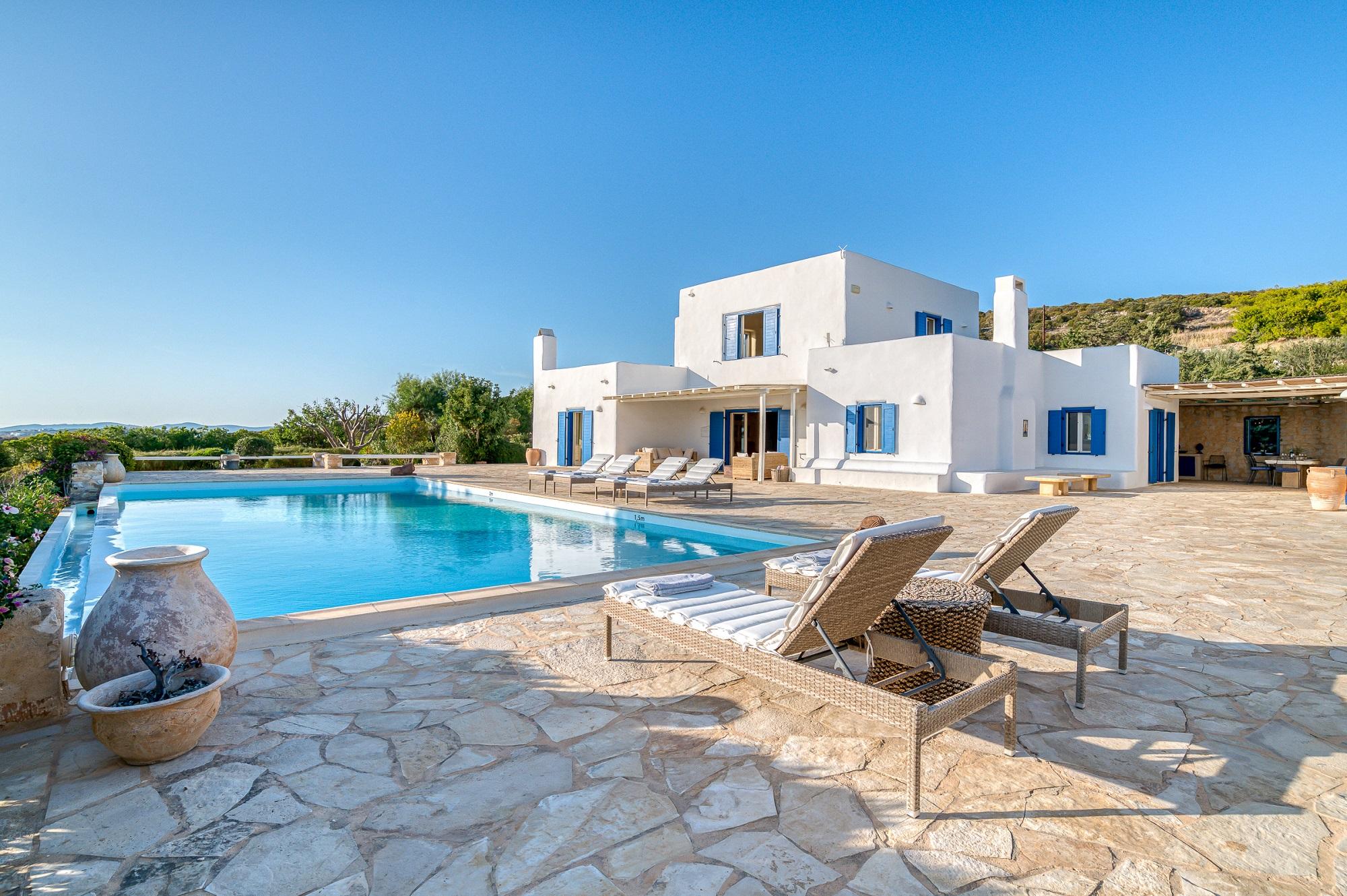 Villa Lefki Piso Livadi Paros-776624: 5-Bedroom Beachfront Apartment with Pool, Paros