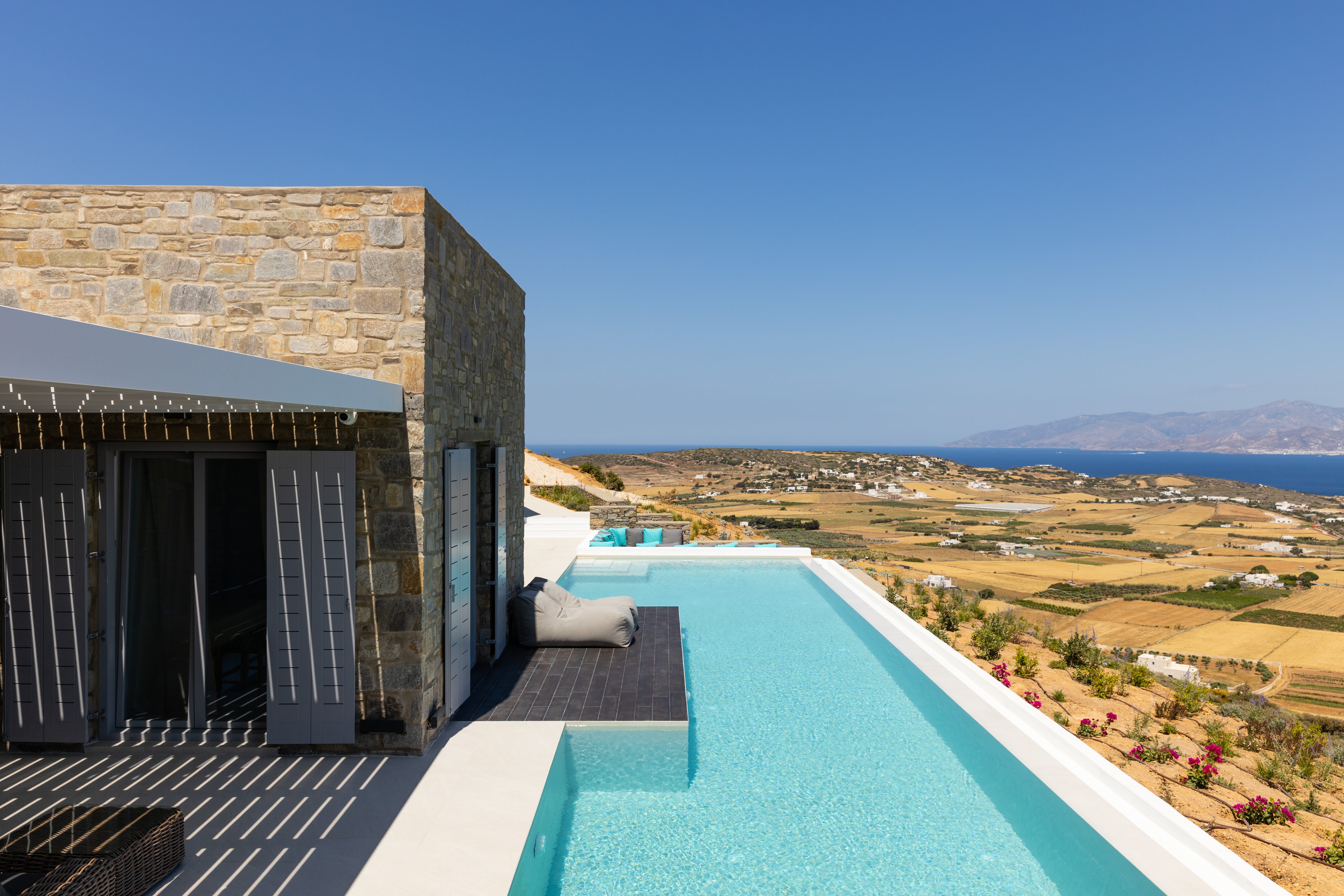 Villa Zephyros Alyki Paros: Luxury 5-Bedroom Villa with Seaview and Pool, Paros