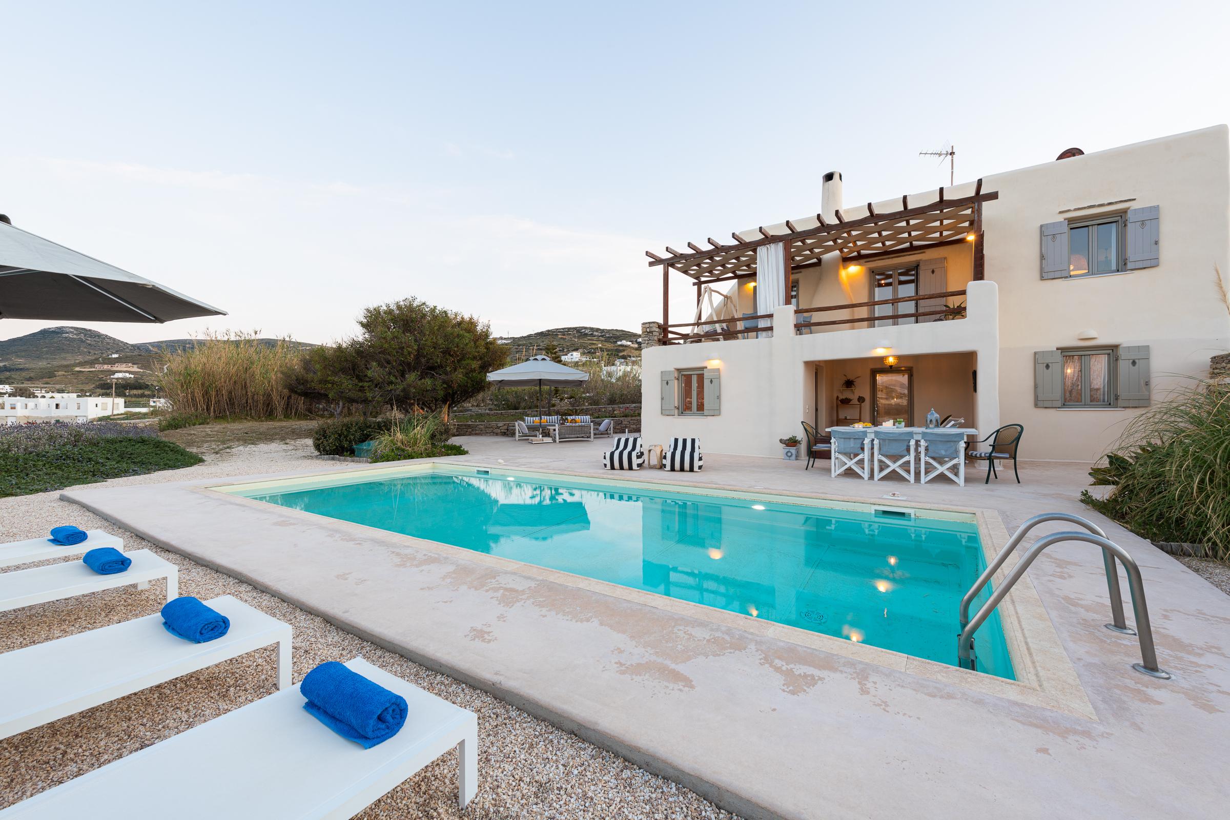 Villa Scirocco Marpissa Paros: Luxury 3-Bedroom Apartment with Seaview and Pool, Paros