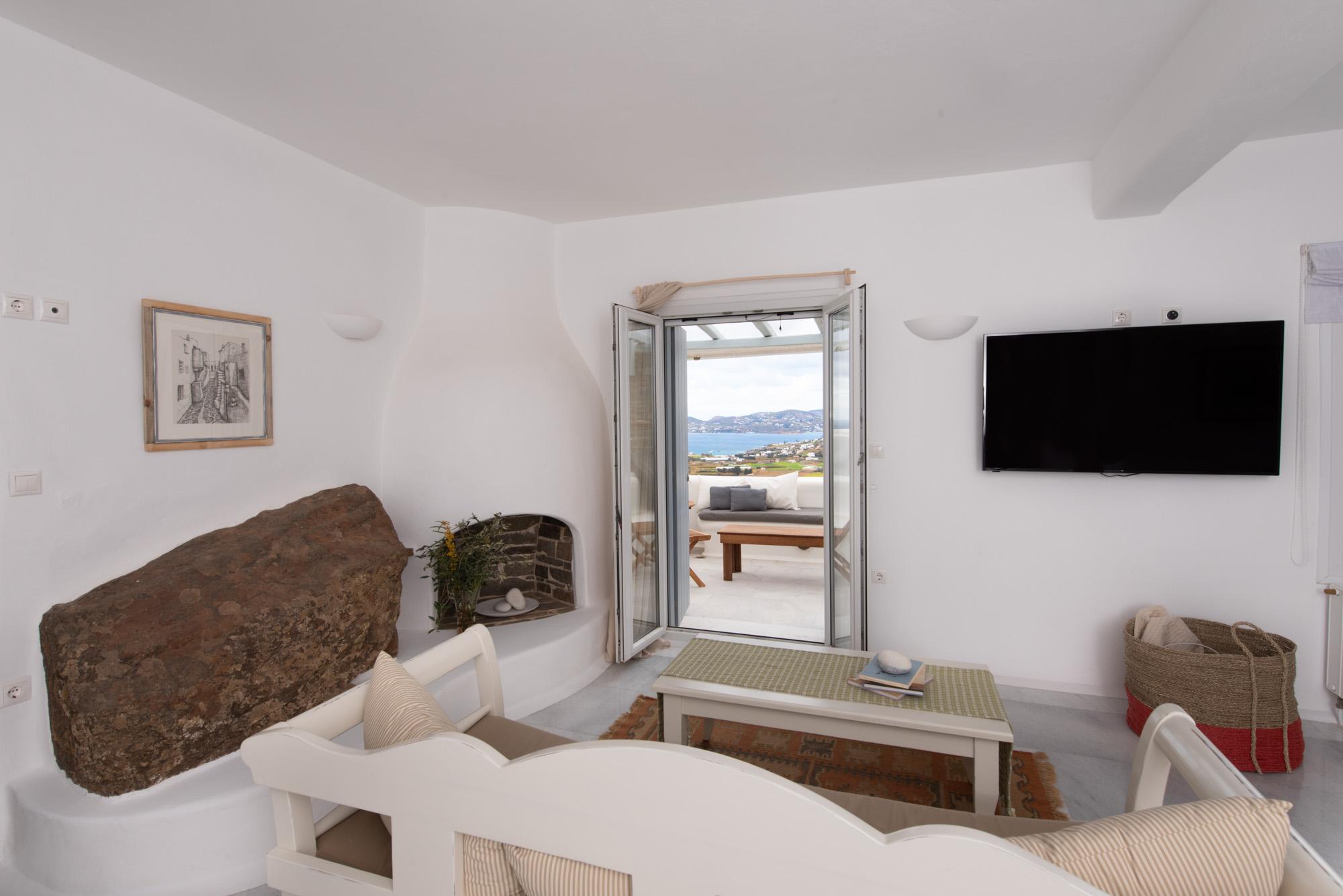 Villa Lefkos Logaras Paros: Elegant 3-Bedroom Apartment with Seaview and Pool, Paros