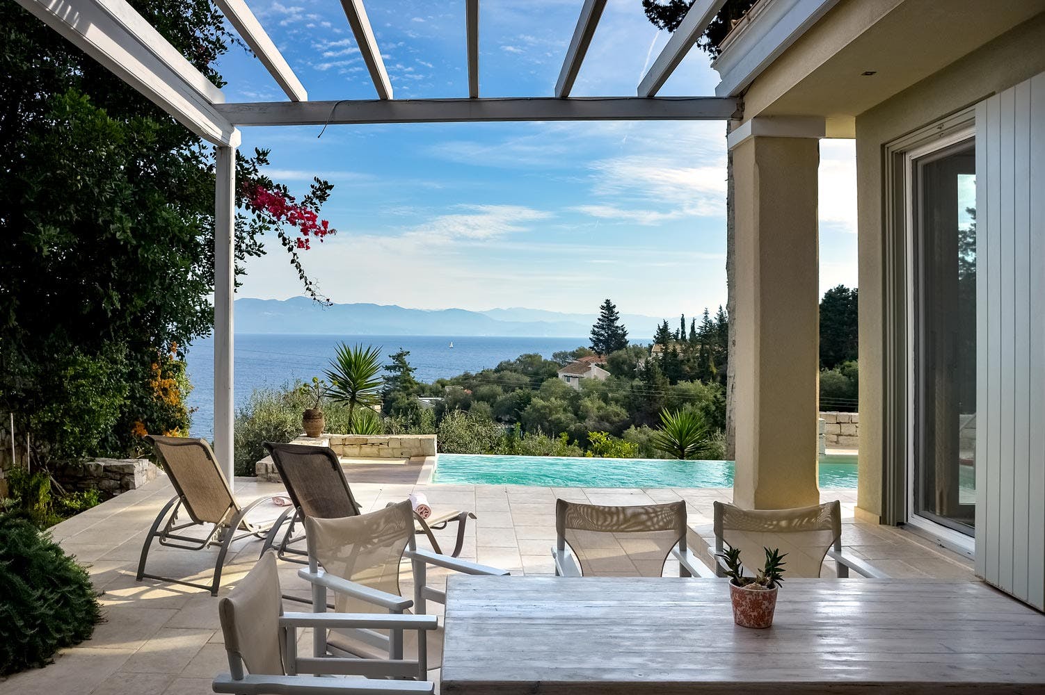 Villa Kaikias Gaios Paxi: 4-Bedroom Luxury Apartment with Sea View and Pool, Paxi
