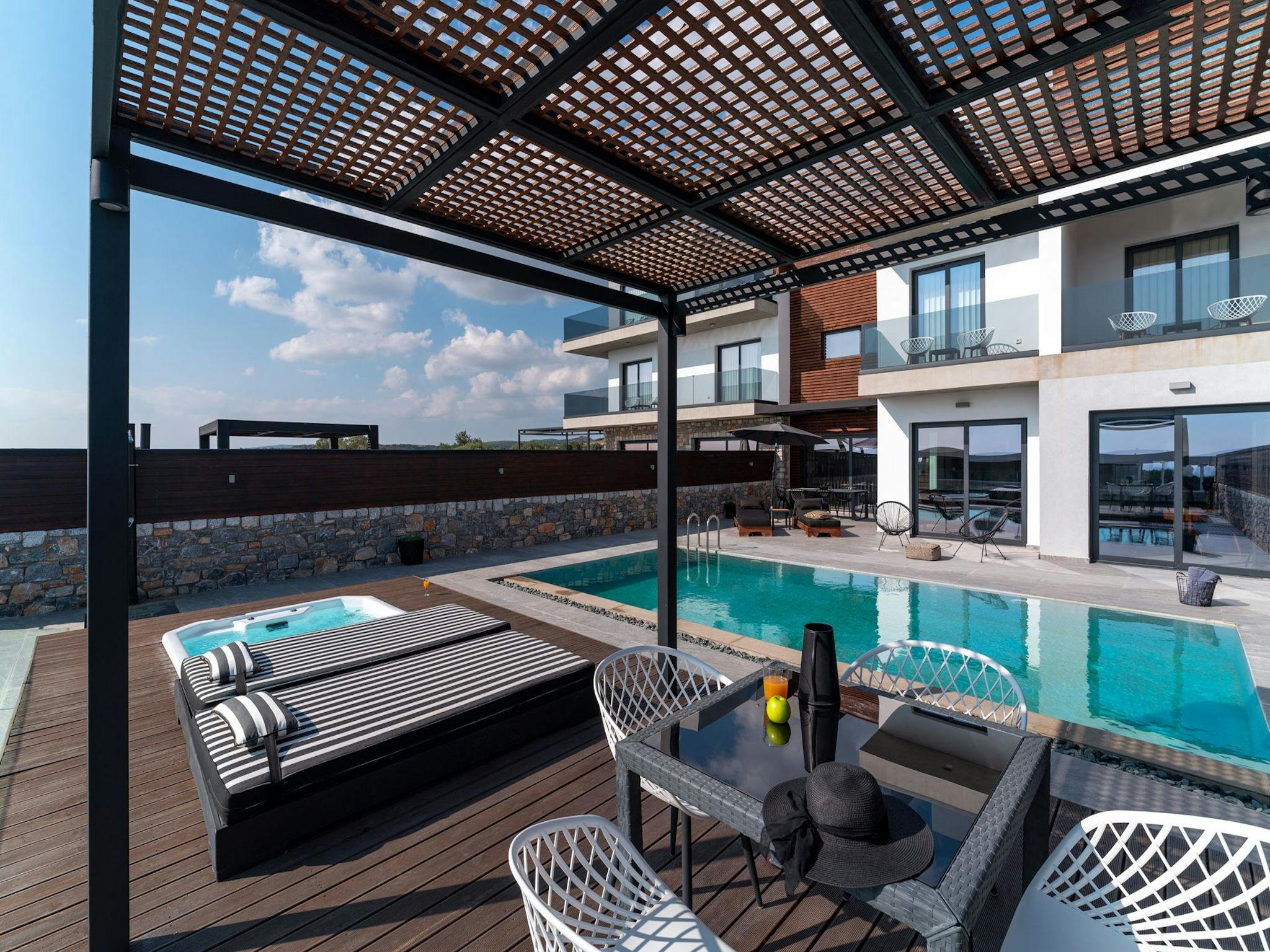 Villa Zephyros Agios Georgios Plimmiri: Luxury 3-Bedroom Apartment with Hot Tub and Sea Views, Rhodes