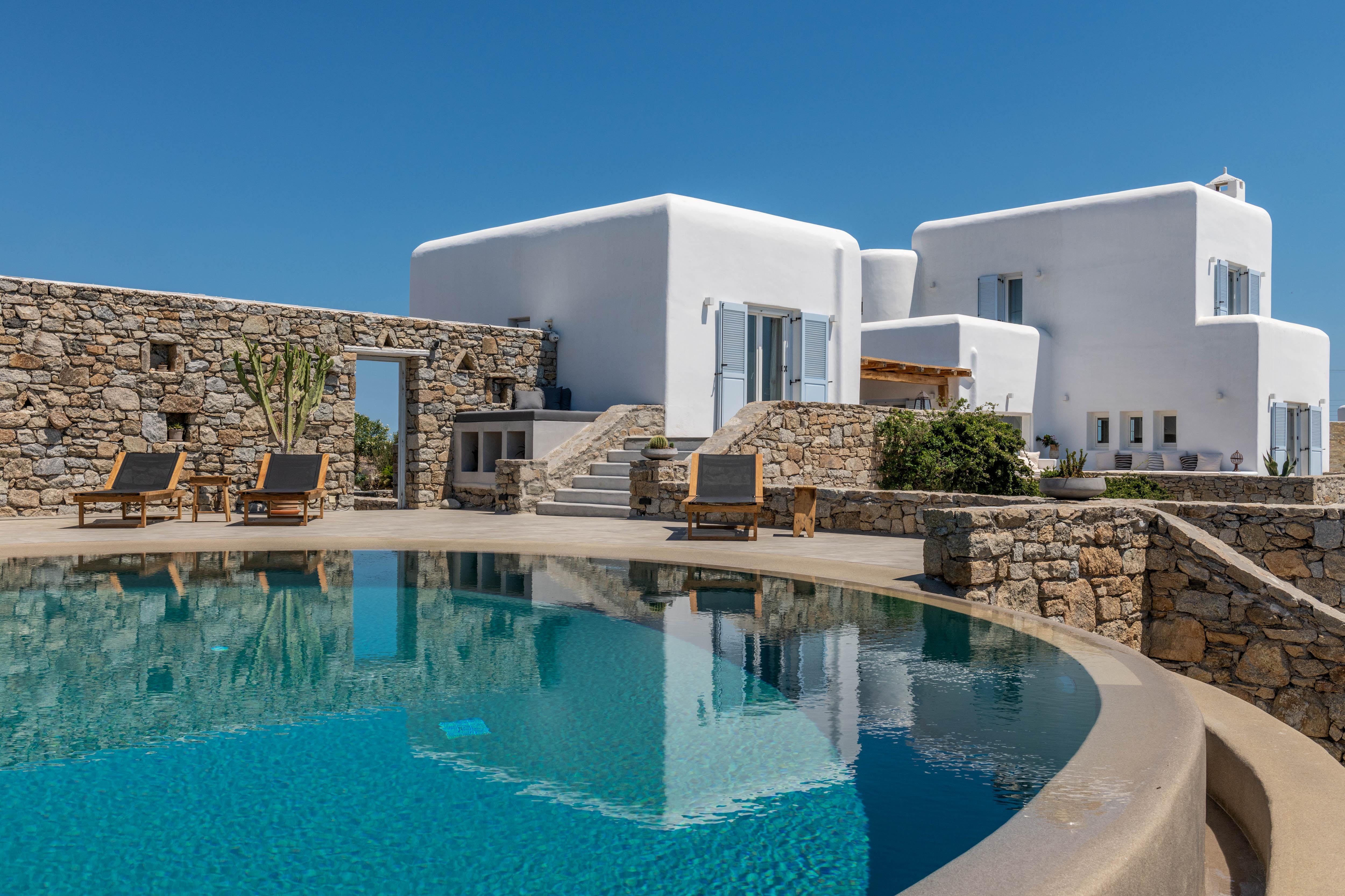 Villa Lysias Agia Anna Psarou: Luxury 8-Bedroom Apartment with Infinity Pool and Sea Views, Mykonos
