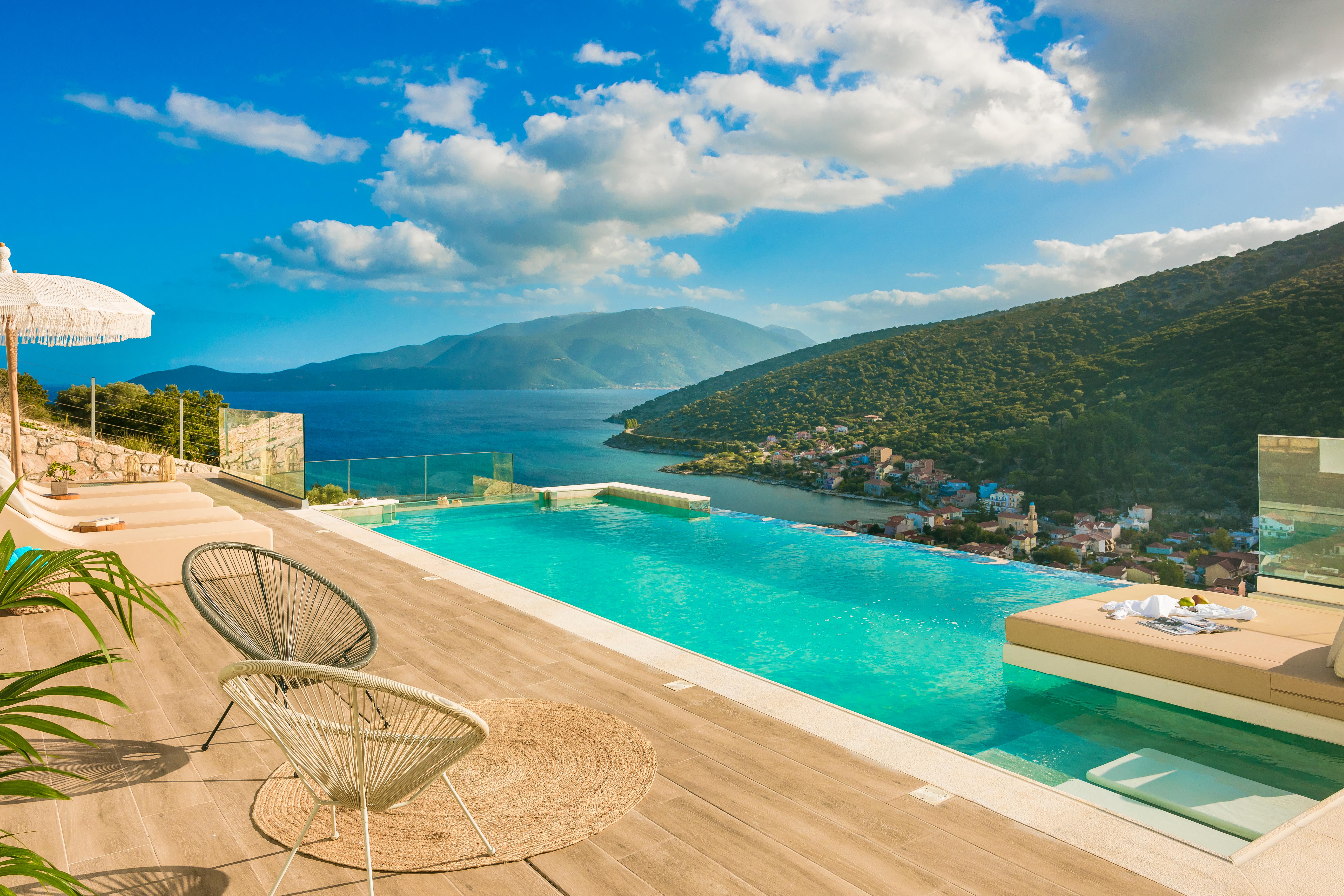 Villa Meltemi Pylaros: Luxury 5-Bedroom Villa with Infinity Pool and Seaview, Kefallonia