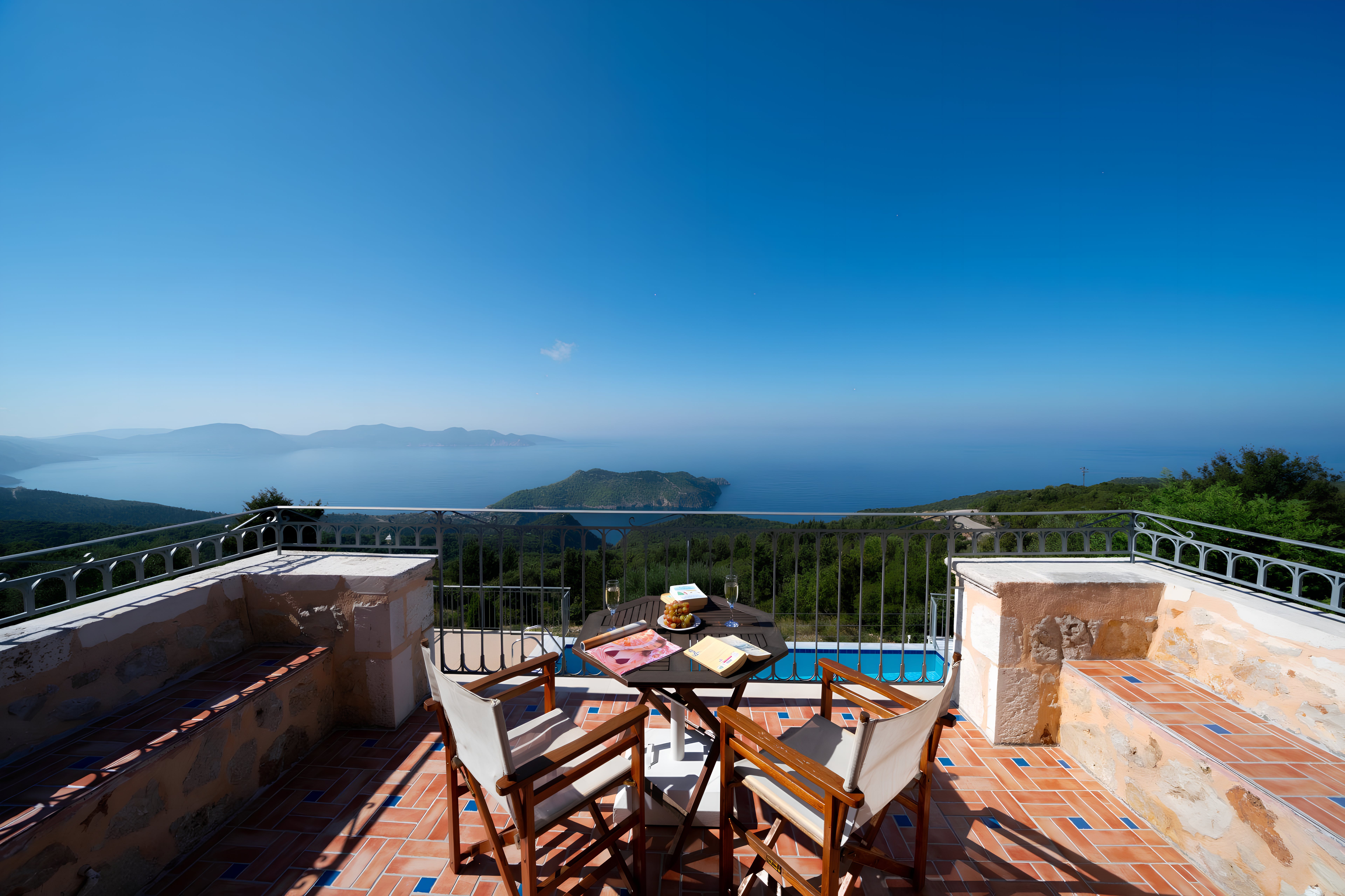 Villa Lysias Asprokavos Pylaros: 3-Bedroom Luxury Villa with Infinity Pool and Sea Views, Pylaros