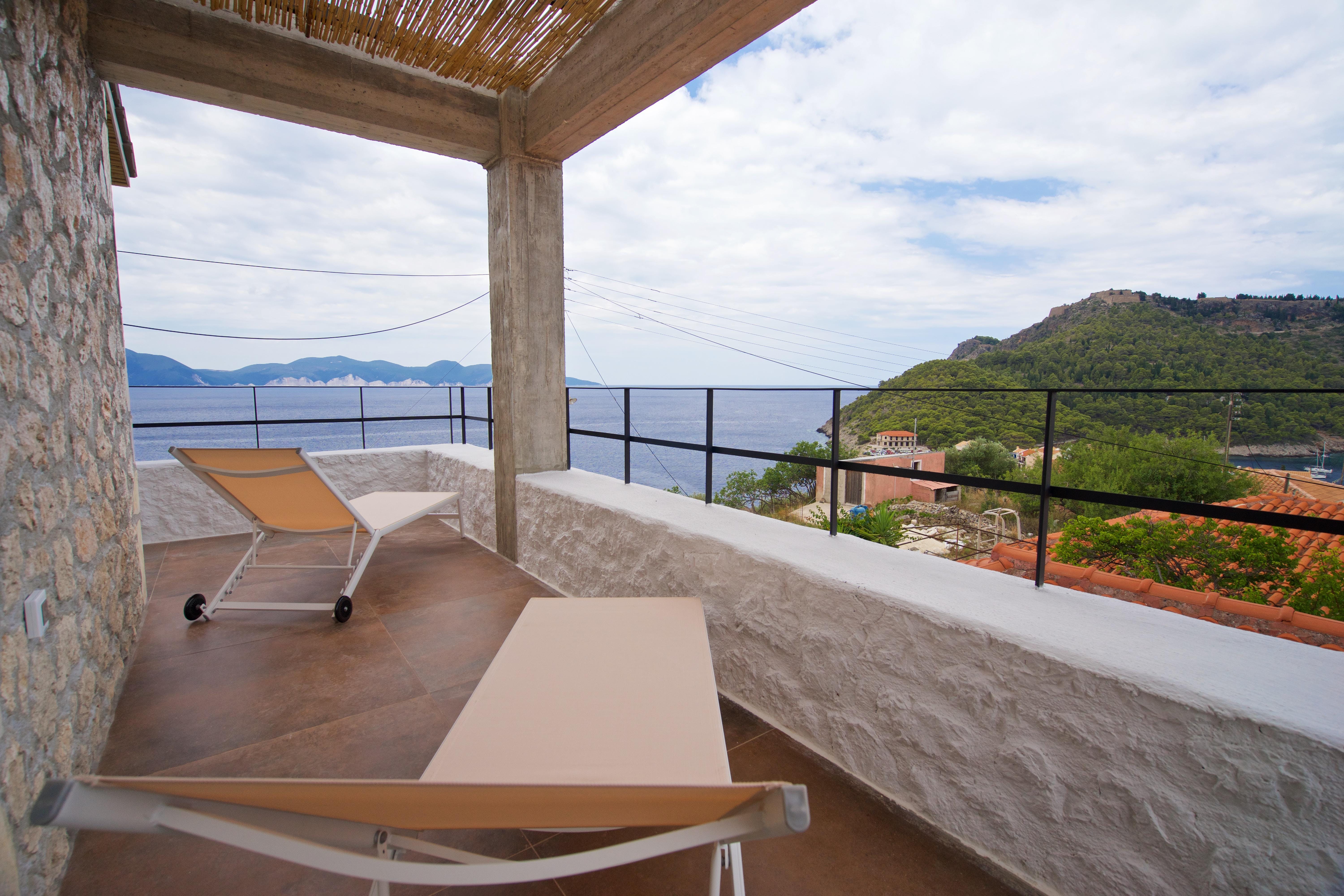 Villa Chrysos Goulas Pylaros: Luxury 3-Bedroom Apartment with Seaview and Pool, Pylaros