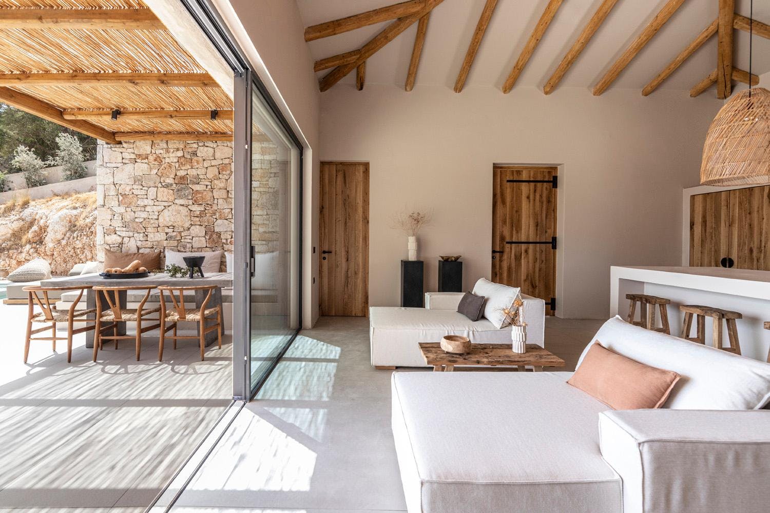 Villa Lefki Asprokavos Pylaros: Luxury 4-Bedroom Apartment with Infinity Pool and Sea Views, Pylaros