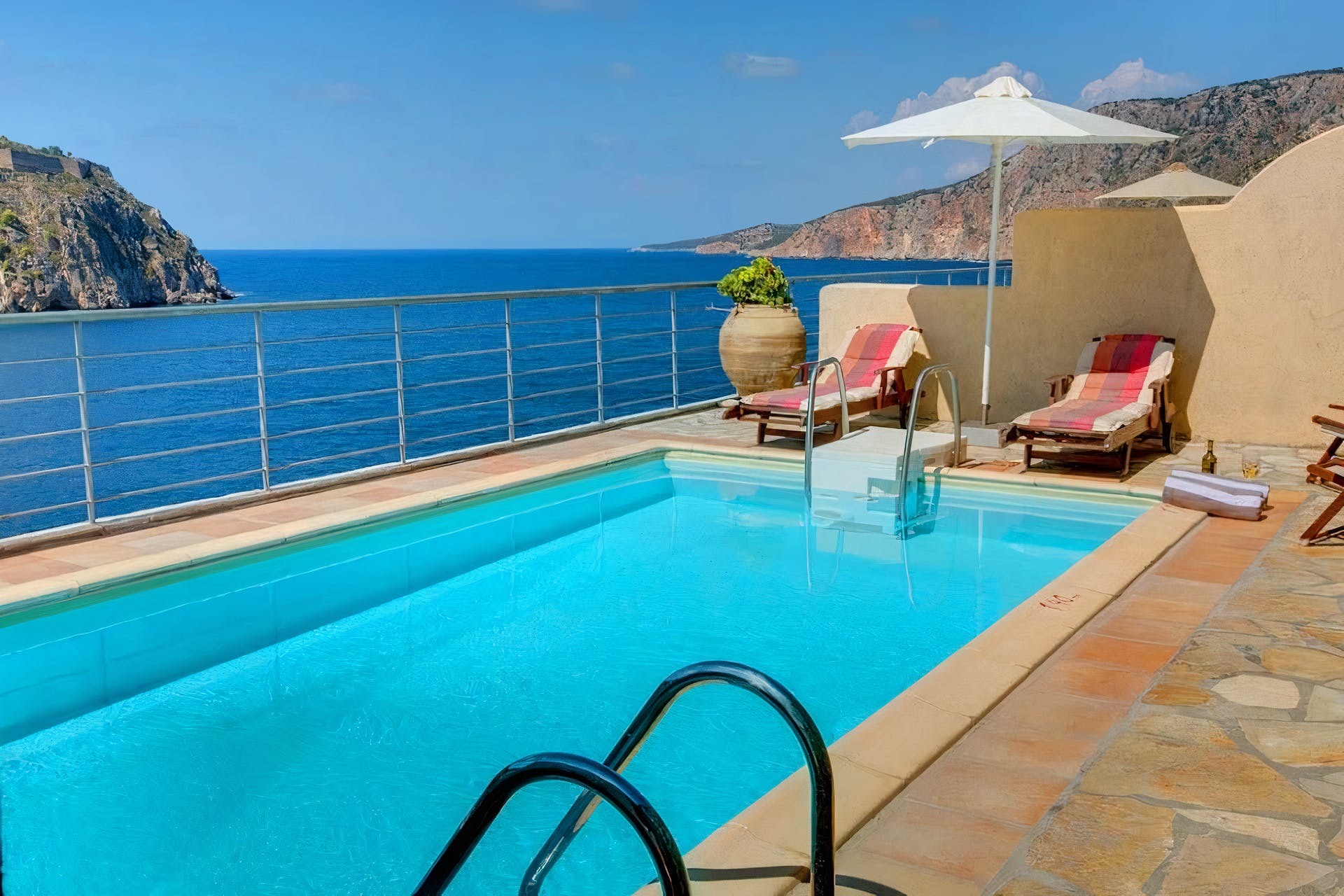 Villa Ostria Mazarakata Pylaros: Luxury 2-Bedroom Apartment with Seaview and Pool, Pylaros