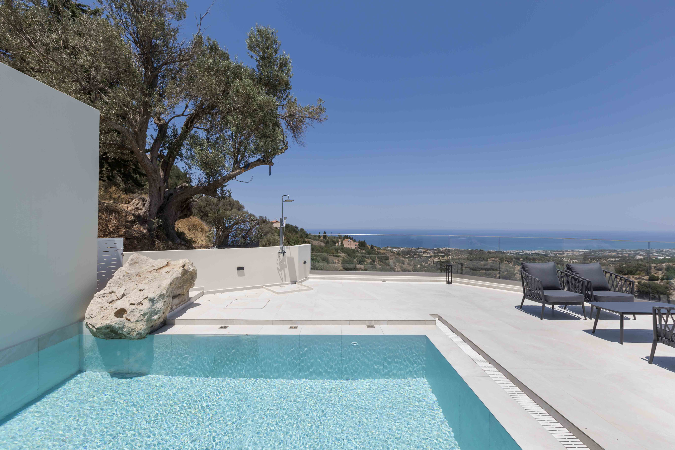 Villa Kaikias Kournas Rethymnon: 10-Bedroom Luxury Villa with Seaviews and Pools, Rethymnon