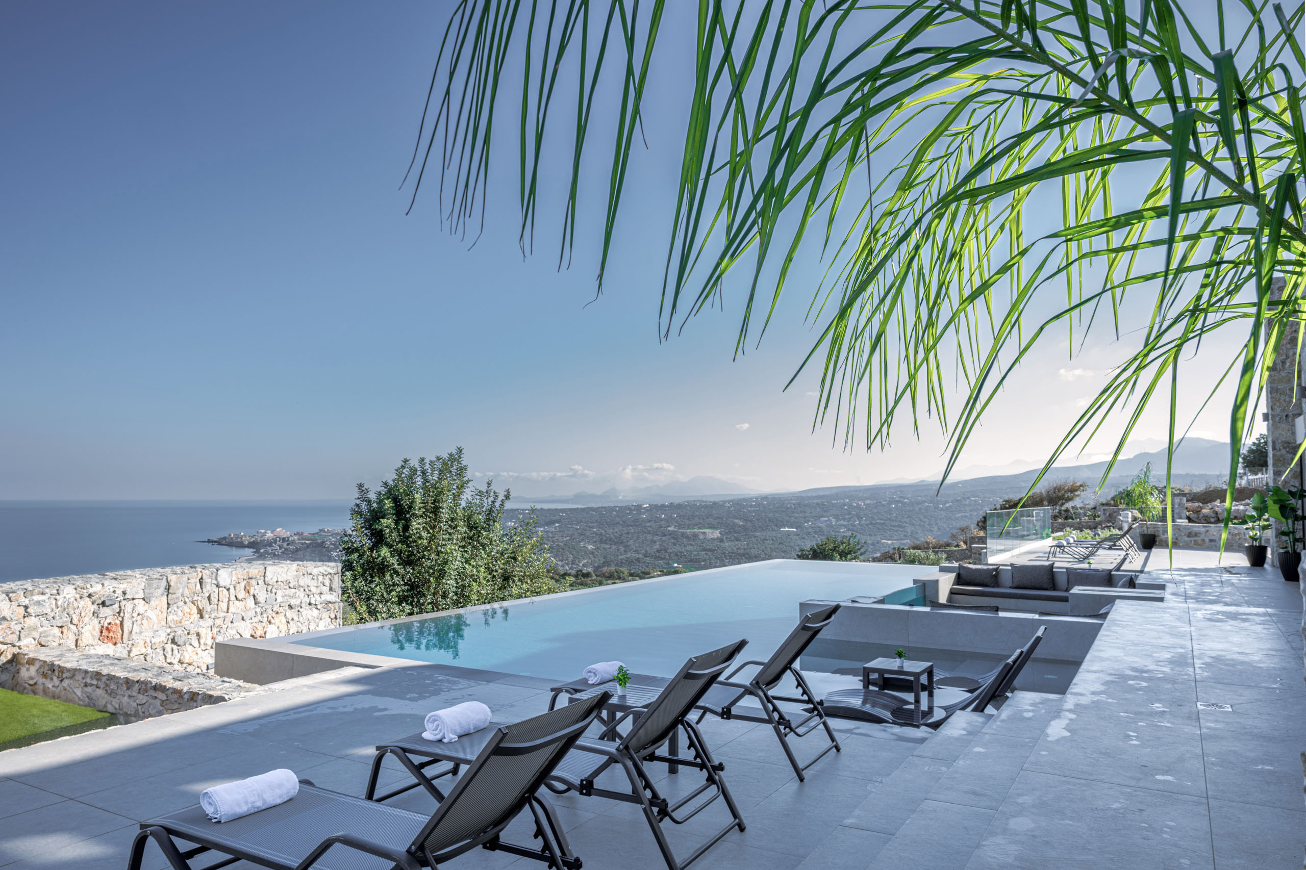 Villa Zephyros Chromon Rethymnon: Luxury 4-Bedroom Villa with Infinity Pool, Rethymnon
