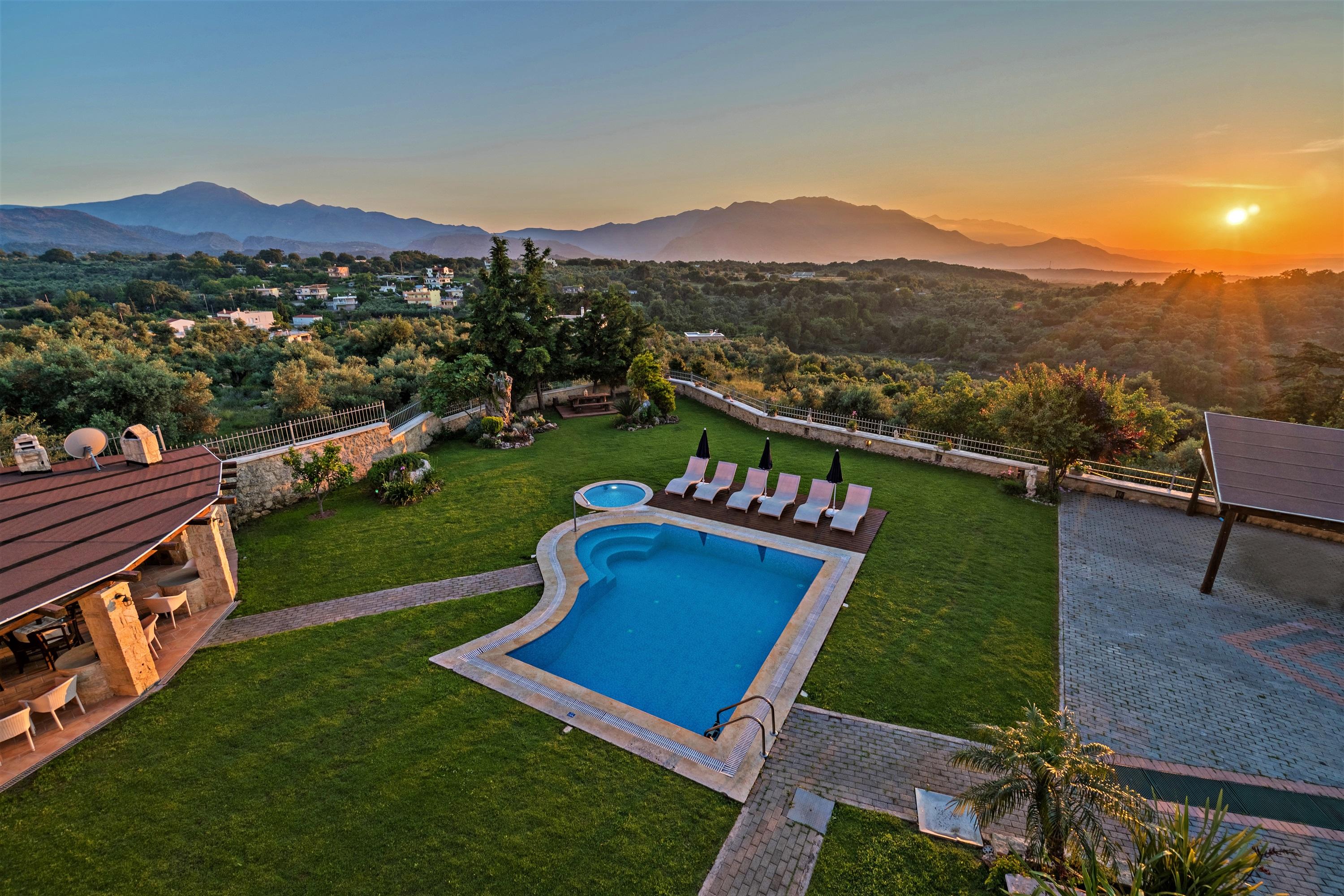 Villa Auge Armeni Rethymnon: Luxury 10-Bedroom Apartment with Seaview and Pool, Rethymnon
