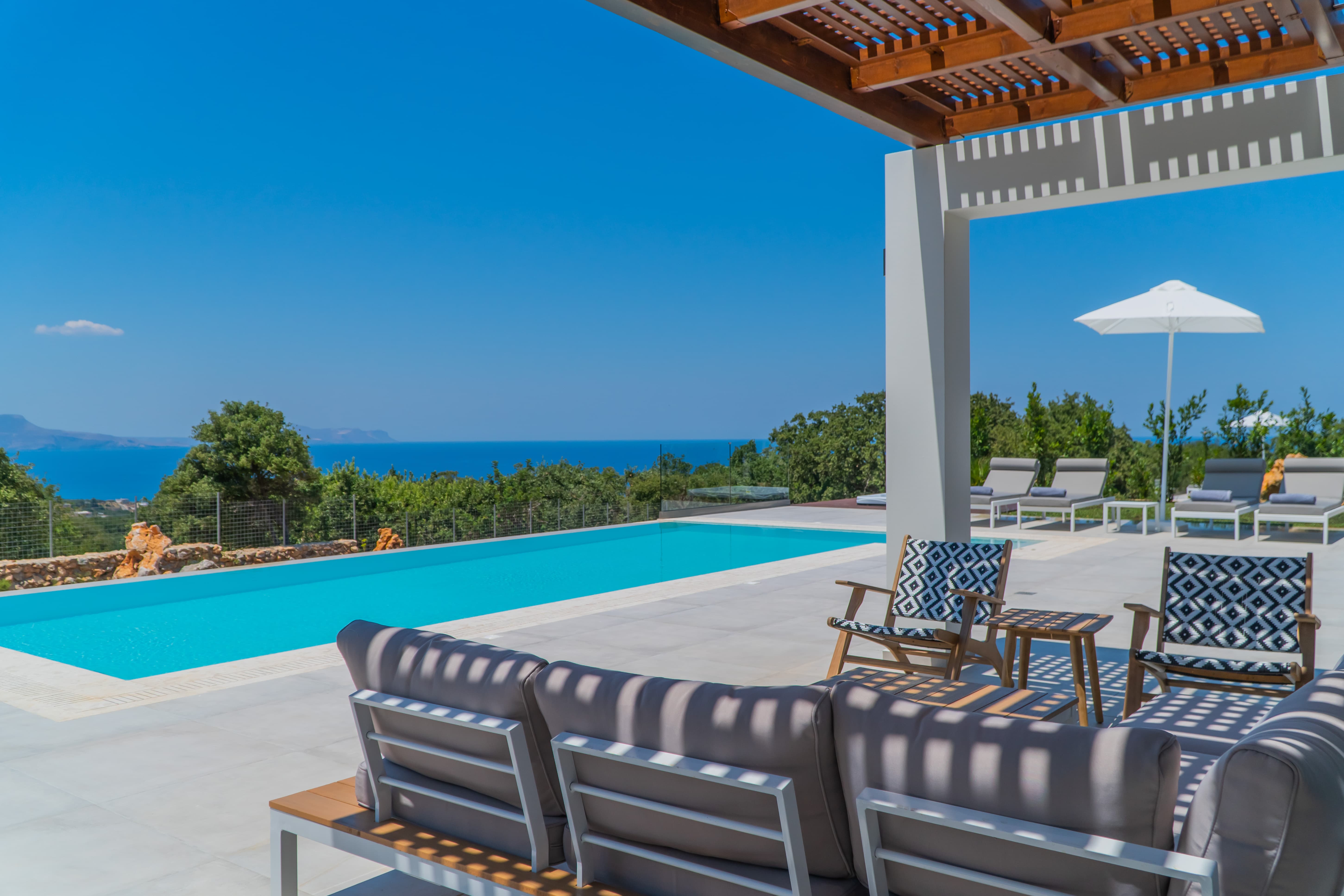 Villa Aparctias Margarites Rethymnon: Luxury 4-Bedroom Apartment with Pool and Sea Views, Rethymnon