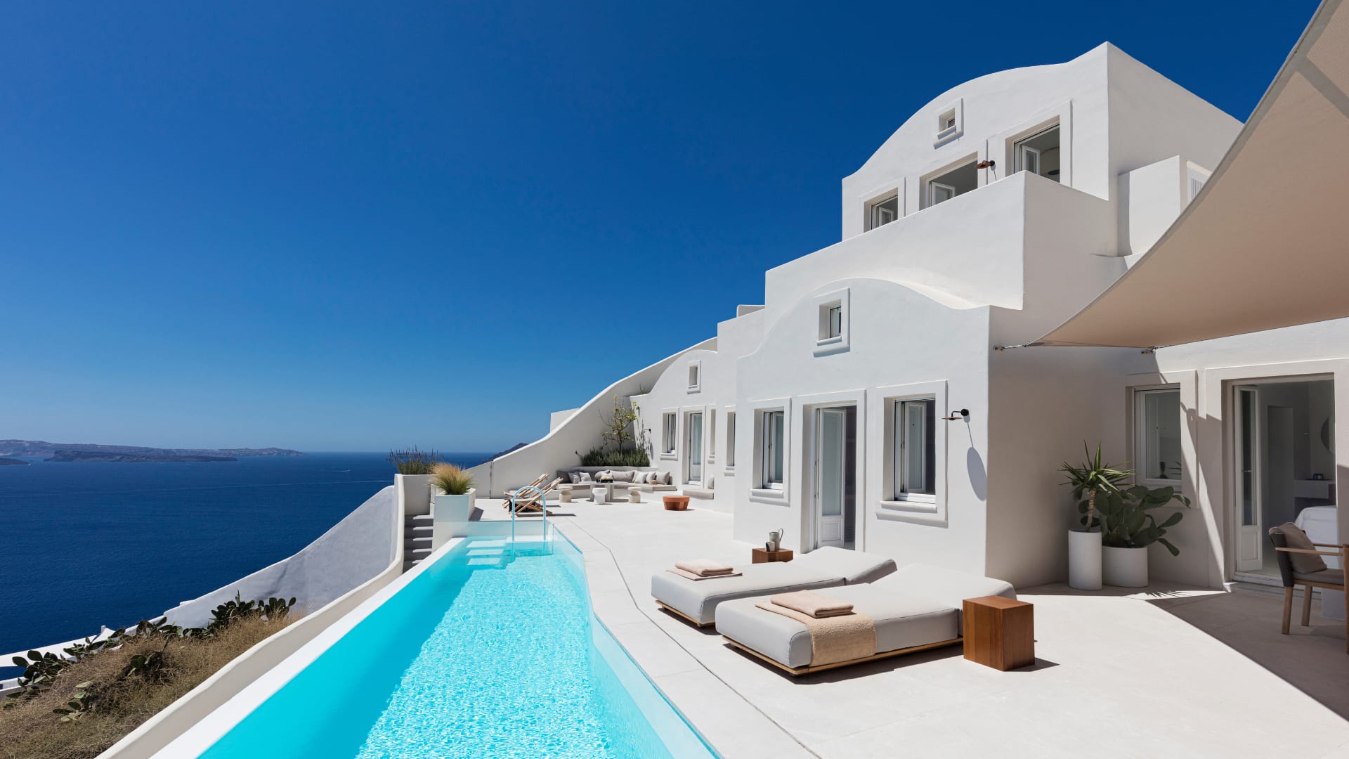 Villa Lefkos Exo Gonia Santorini: Luxury Villa with Infinity Pool and Seaview, Santorini