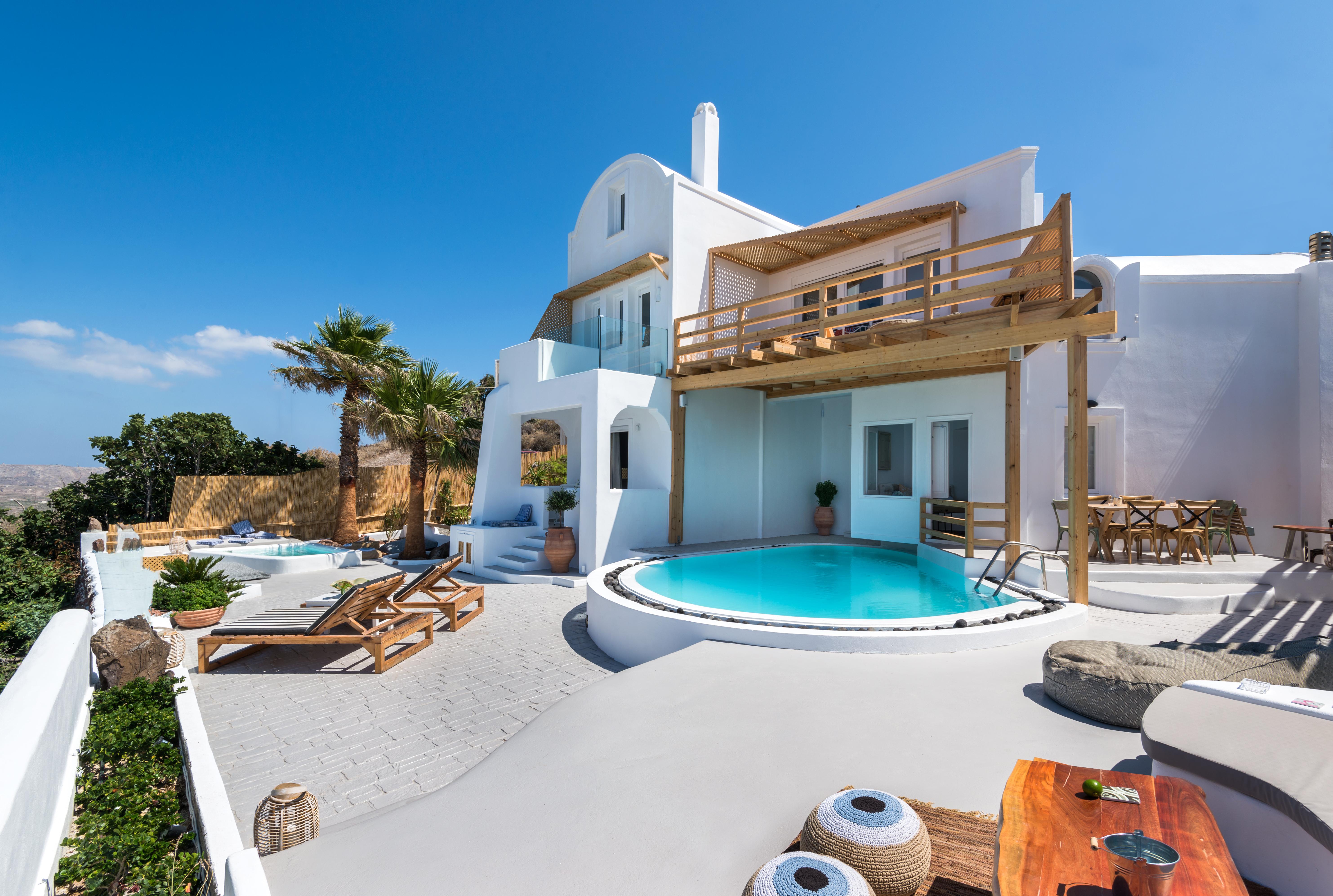 Villa Lefkos Finikia Santorini: Luxury 5-Bedroom Apartment with Seaview and Hot Tub, Santorini