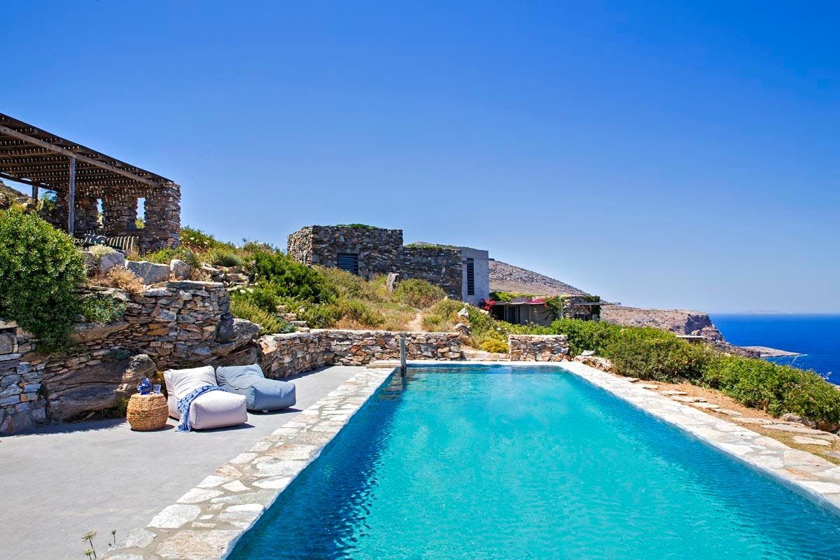 Villa Lysias Chrysopigi Sifnos: Luxury 5-Bedroom Villa with Seaview and Pool, Sifnos