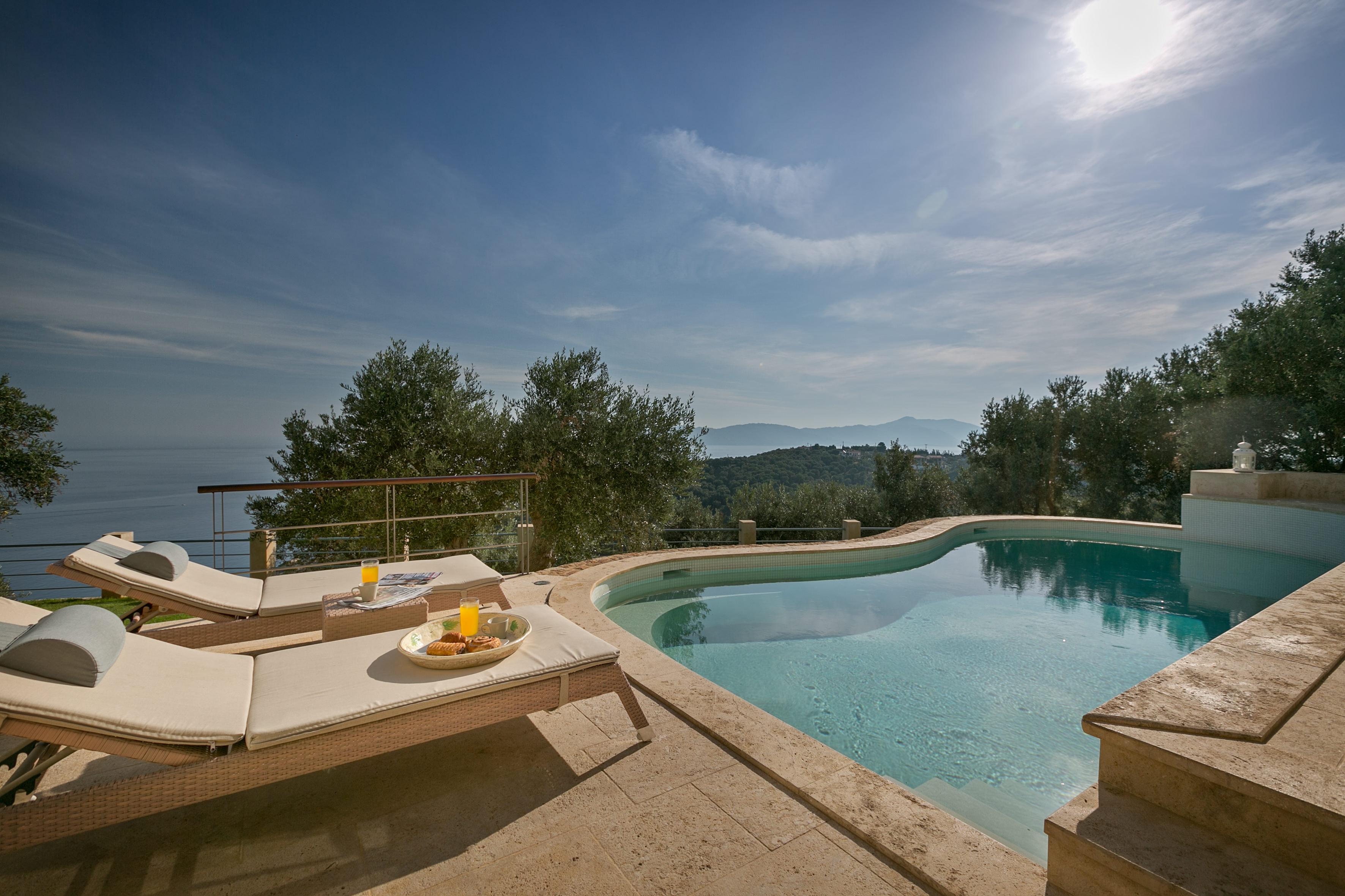 Villa Ostria Koukounaries Skiathos: Chic 3-Bedroom Apartment with Pool and Seaview, Skiathos