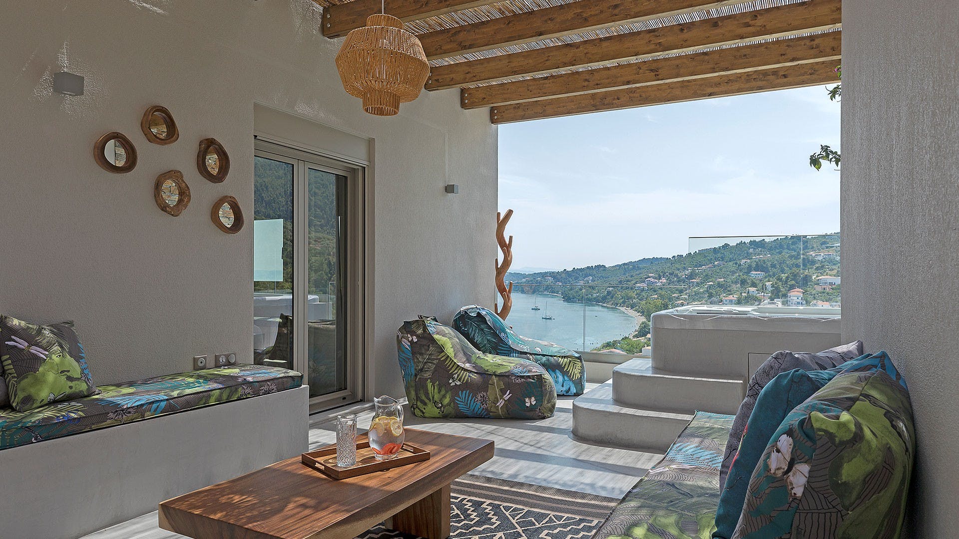Villa Lysias Kastro Skiathos: Spacious 5-Bedroom Apartment with Infinity Pool and Sea Views, Skiathos