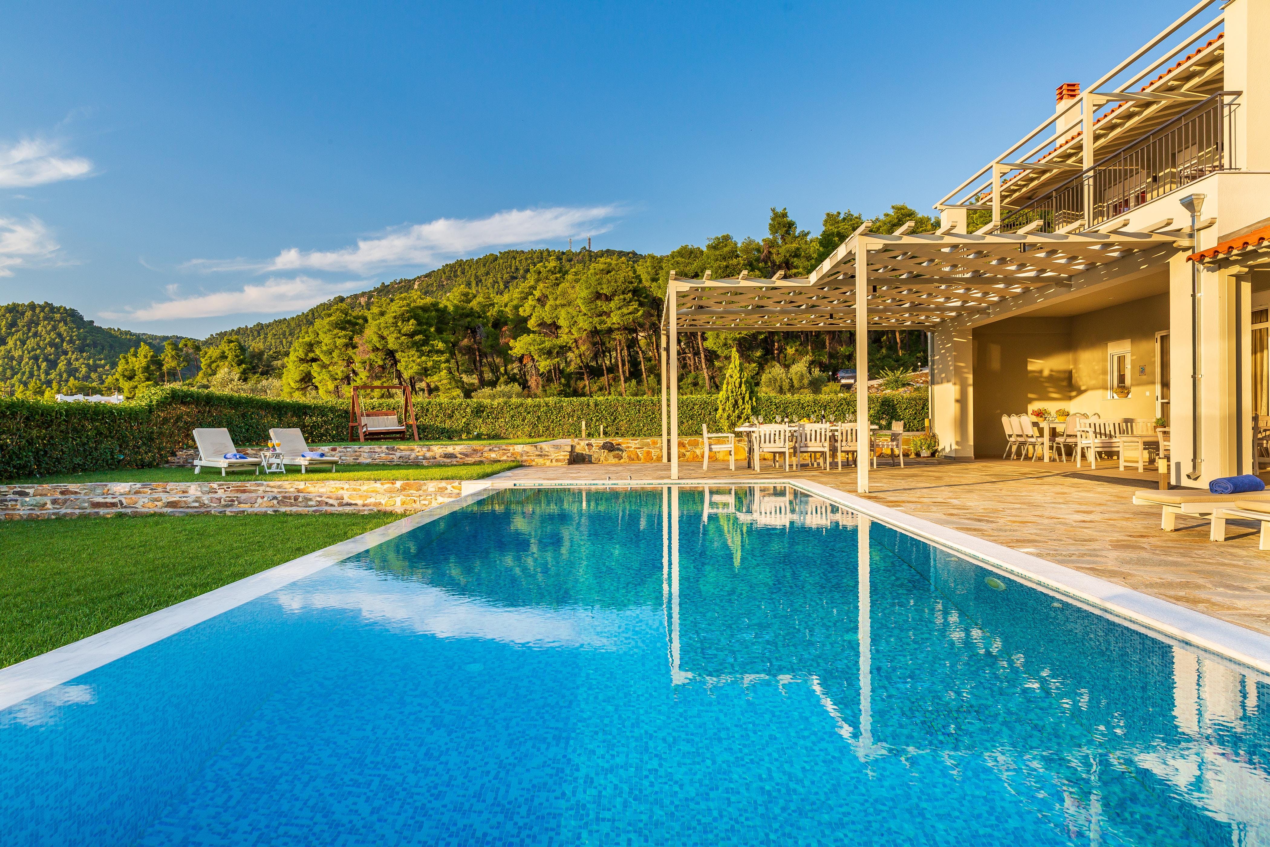 Villa Kyanos Glossa Skopelos: Luxury 4-Bedroom Apartment with Infinity Pool and Sea Views, Skopelos