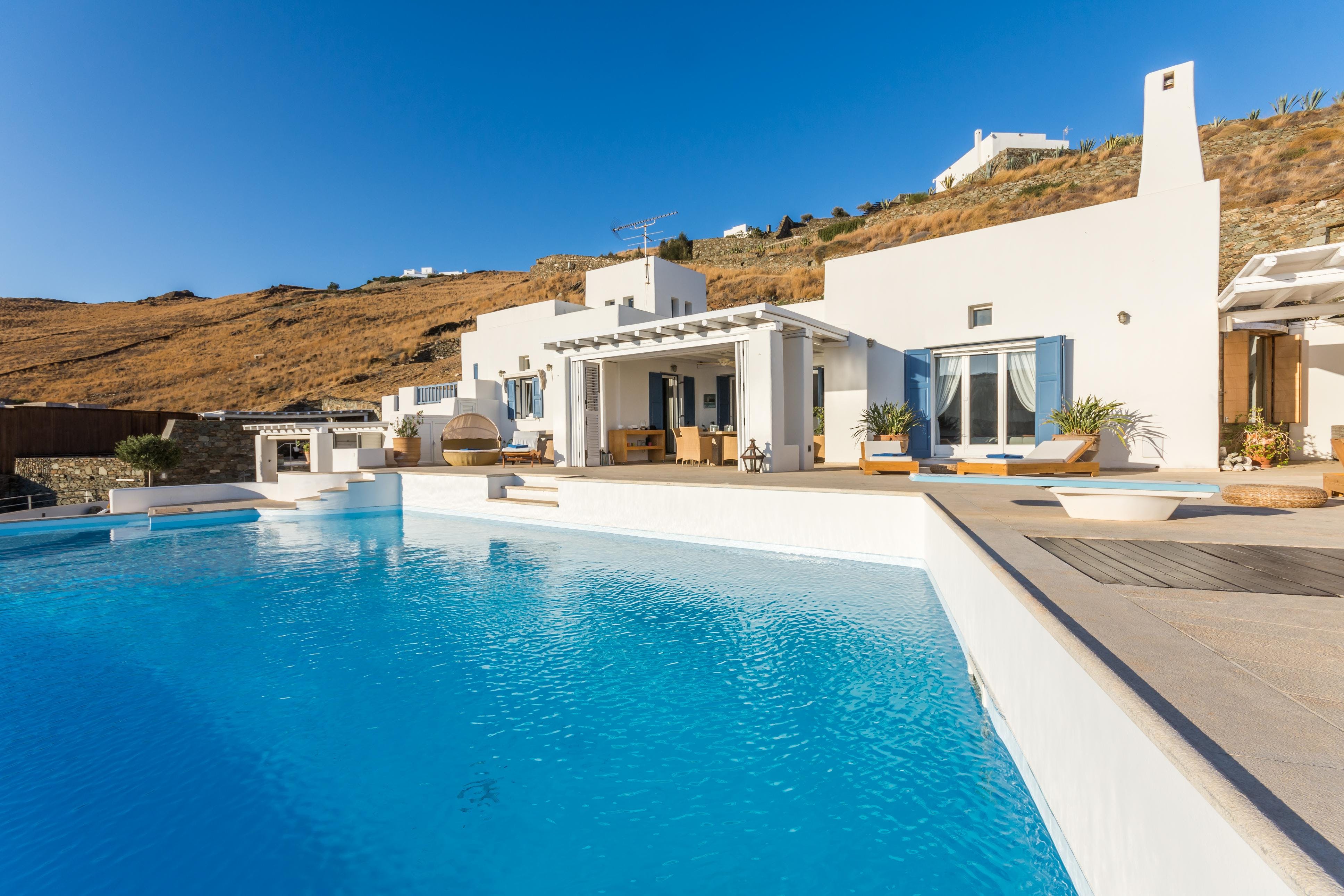 Villa Kaikias Apiranthos Tinos: Spacious 8-Bedroom Villa with Infinity Pool and Seaview, Tinos