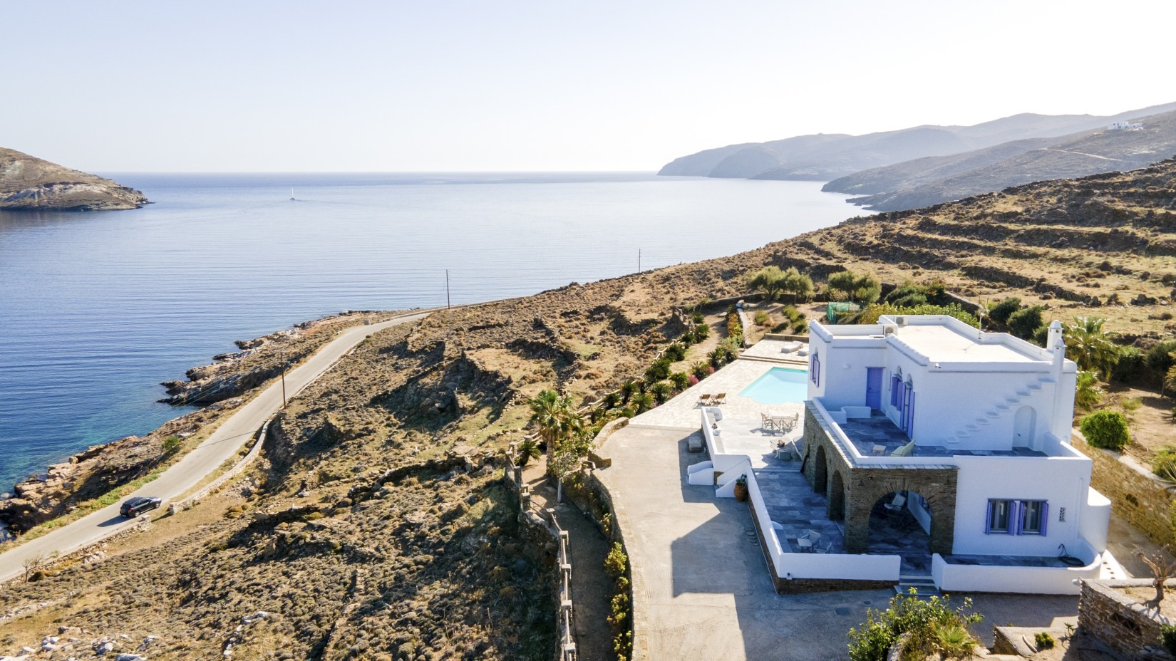 Villa Lysias Apiranthos Tinos: Luxurious 3-Bedroom Beachfront Villa with Pool, Tinos