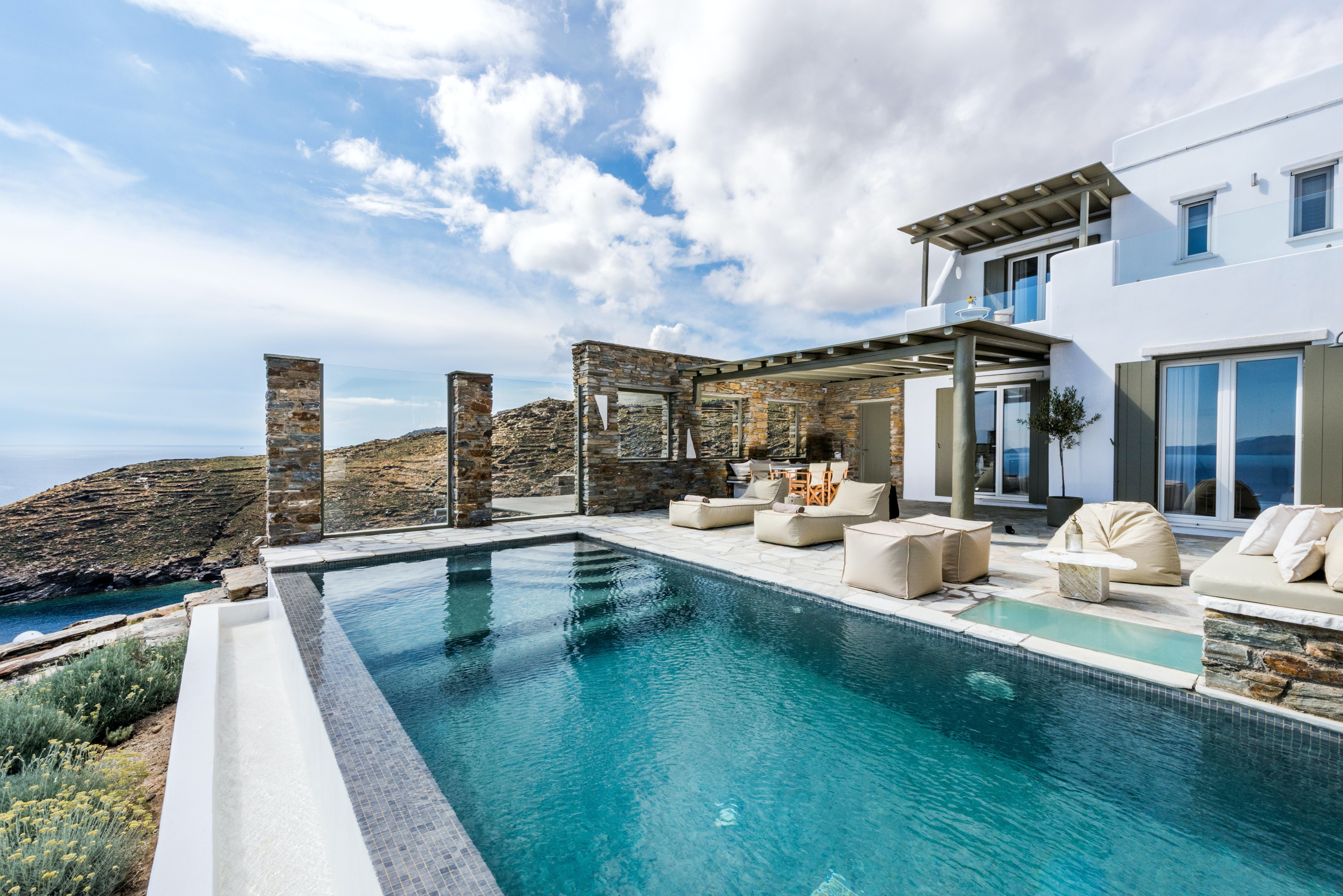 Villa Lysias Kampos Tinos: Luxury 2-Bedroom Apartment with Infinity Pool and Sea Views, Tinos