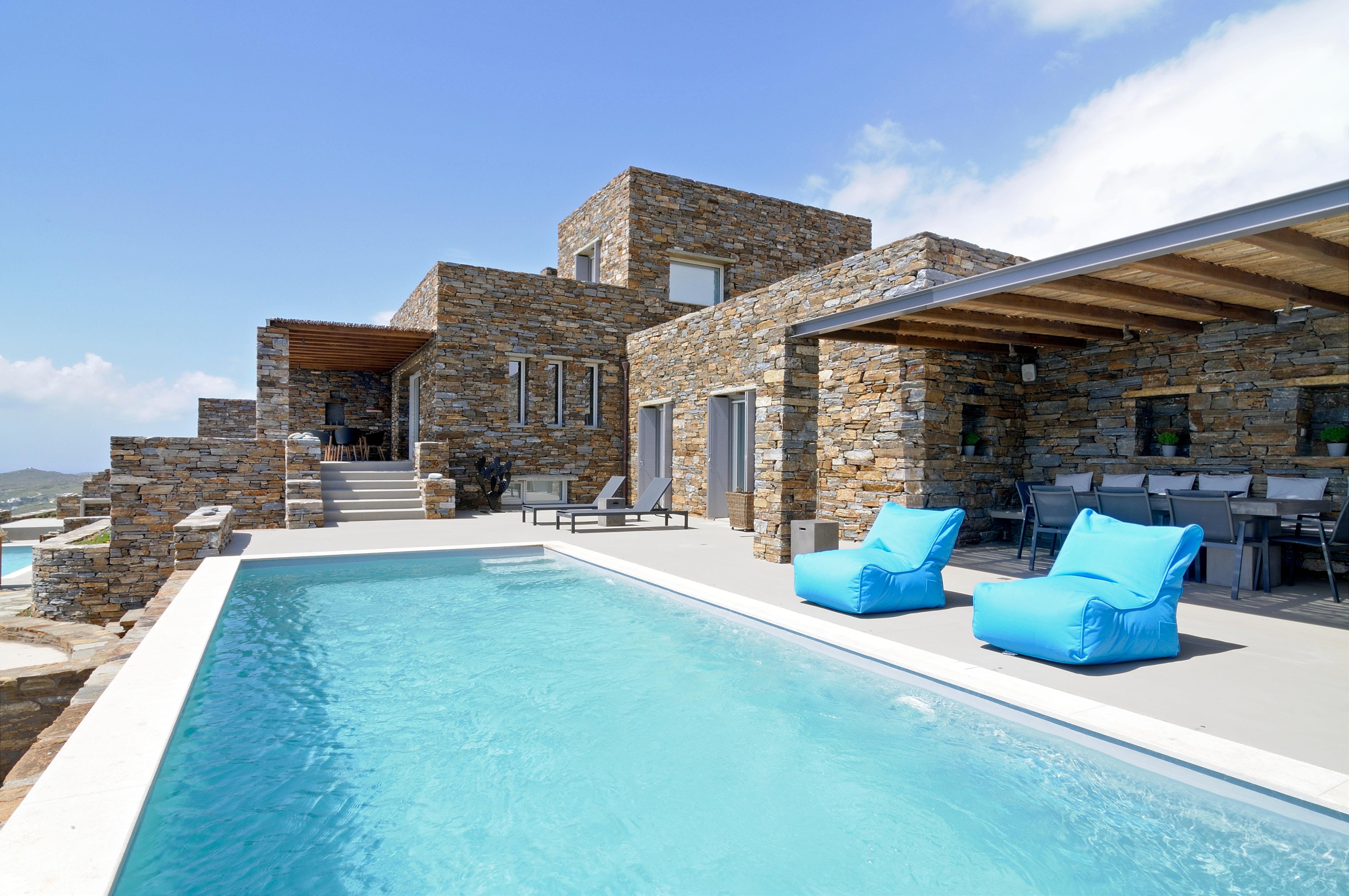 Villa Auge Exomvourgo Tinos: Luxurious 4-Bedroom Apartment with Infinity Pool and Sea Views, Tinos