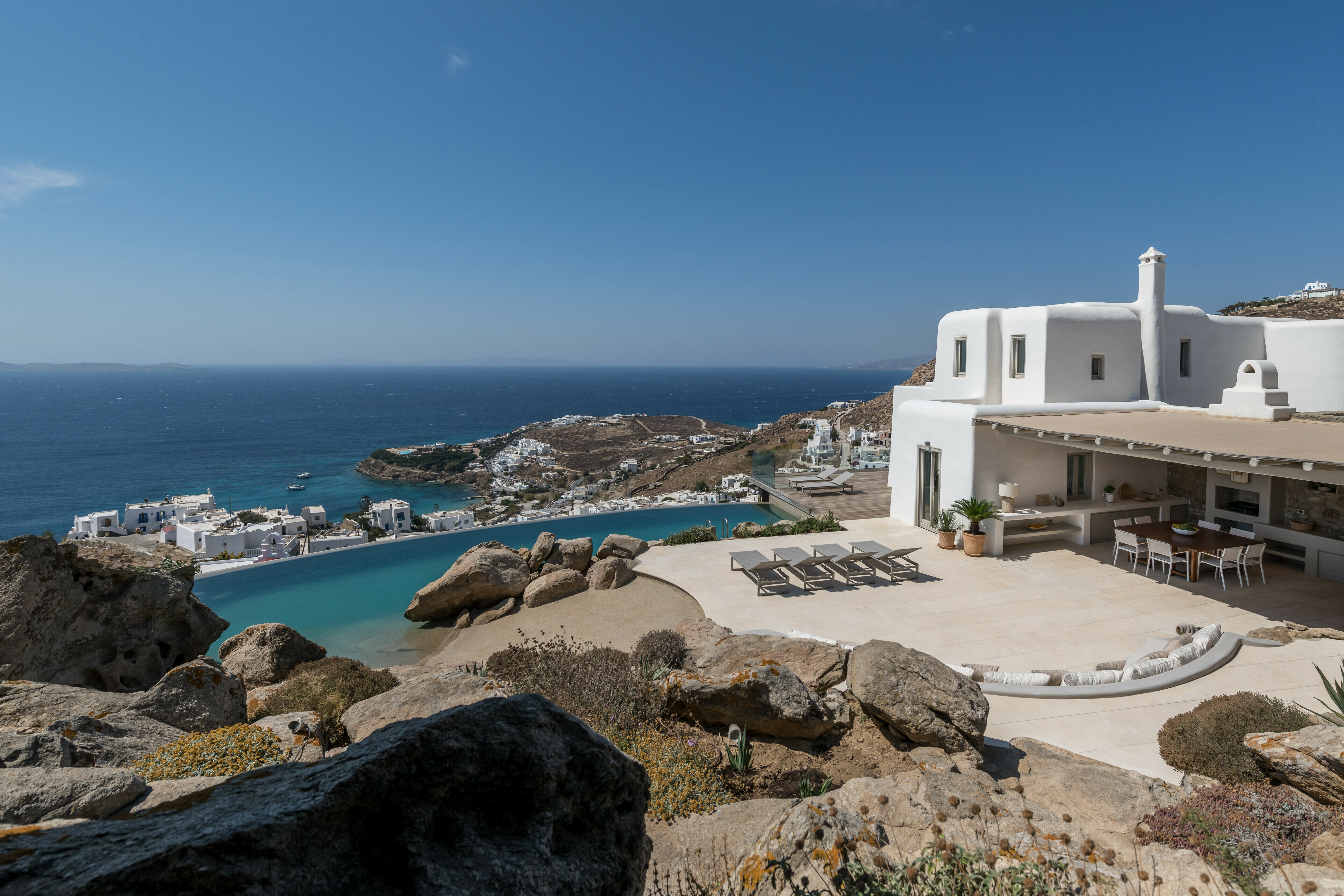 Villa Kaikias Agios Lazaros Tourlos: Luxurious 8-Bedroom Villa with Infinity Pool and Seaviews, Tourlos