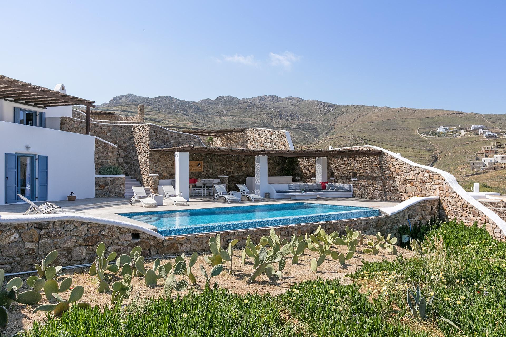 Villa Kyanos Agia Sofia Tourlos: Luxury 4-Bedroom Apartment with Sea View and Pool, Tourlos Mykonos